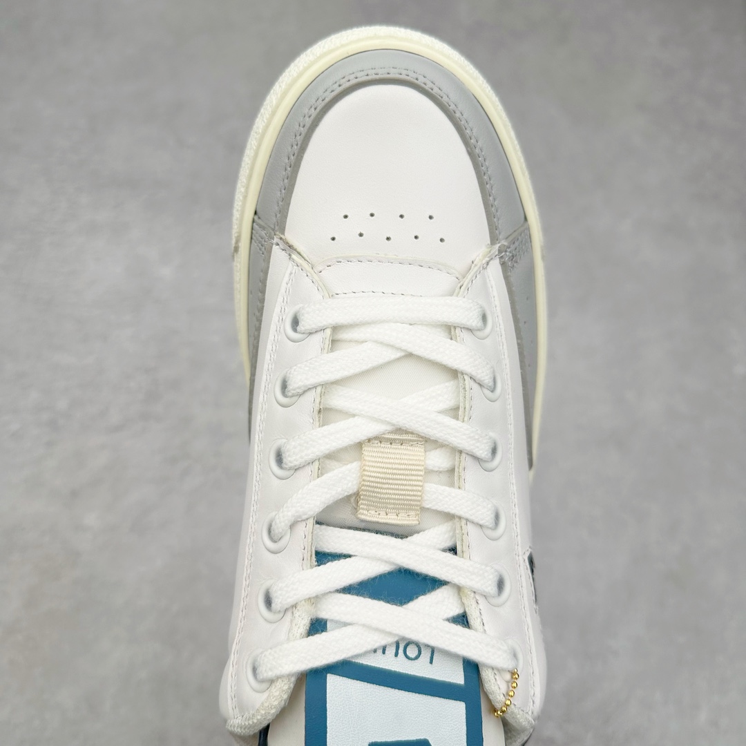 图片[4]-Louis Vuitton 路易威登 lv Time Out 低帮时尚运动板鞋 为舒软小牛皮革压印金属质感 Monogram 图案 再令 Louis 和vuitton 装饰点缀鞋带 与卢勒克斯金属线共同 释放莹泽光芒 搭配后部 Monogram帆布饰边和加厚胎面橡胶外底 鞋面胎牛皮和进口PVC制裁而成 高密度进口电脑车线工艺、经典LOGO跟PVC完美结合 原版大底开模 内里采用进口羊皮 超软皮内里+鞋垫 最新LV/路易威登 杨幂 关晓彤 官方等多明星网红同款 快手抖音等多平台热推 尺码：35 36 37 38 39 40 41 42 43 44-选品中心