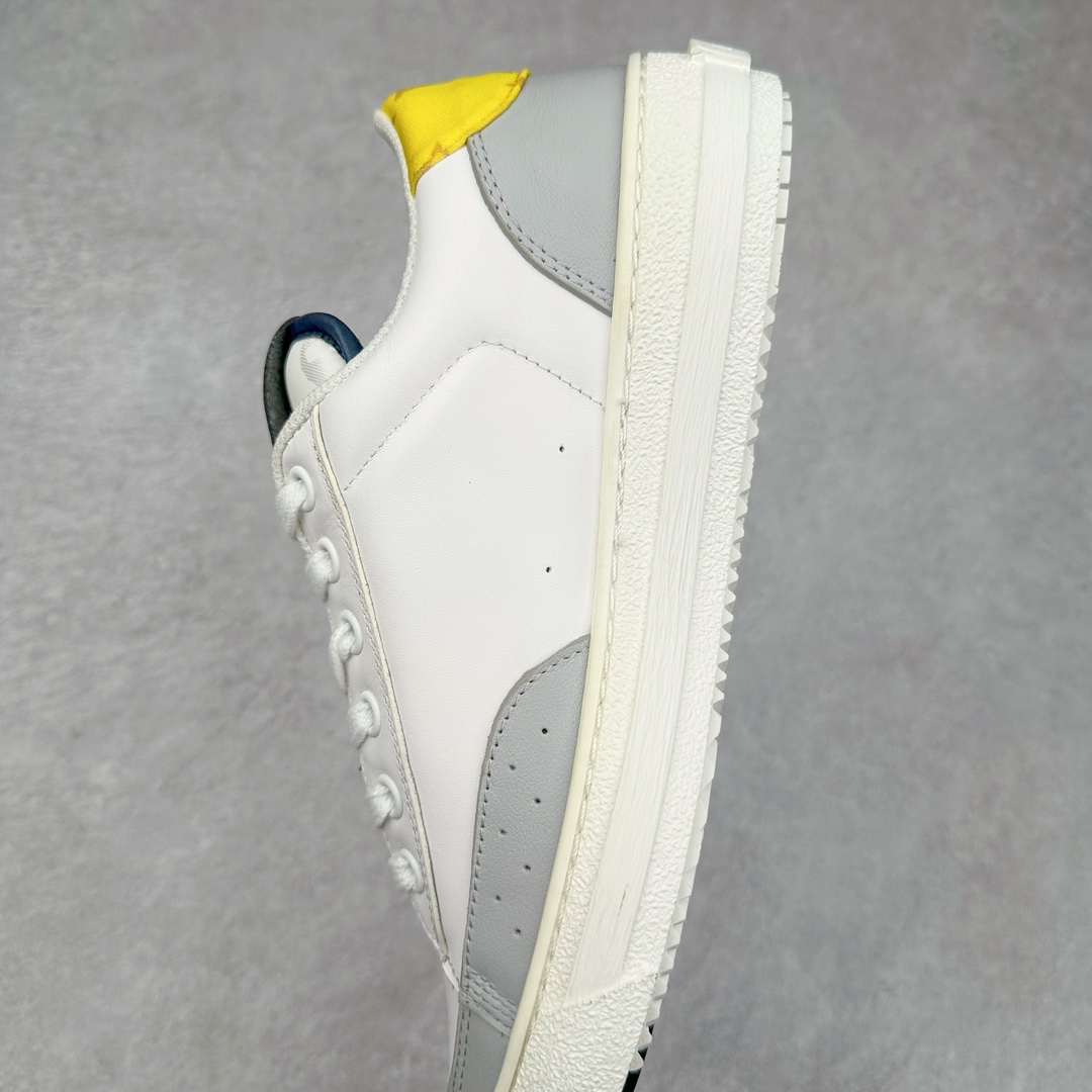 图片[7]-Louis Vuitton 路易威登 lv Time Out 低帮时尚运动板鞋 为舒软小牛皮革压印金属质感 Monogram 图案 再令 Louis 和vuitton 装饰点缀鞋带 与卢勒克斯金属线共同 释放莹泽光芒 搭配后部 Monogram帆布饰边和加厚胎面橡胶外底 鞋面胎牛皮和进口PVC制裁而成 高密度进口电脑车线工艺、经典LOGO跟PVC完美结合 原版大底开模 内里采用进口羊皮 超软皮内里+鞋垫 最新LV/路易威登 杨幂 关晓彤 官方等多明星网红同款 快手抖音等多平台热推 尺码：35 36 37 38 39 40 41 42 43 44-选品中心