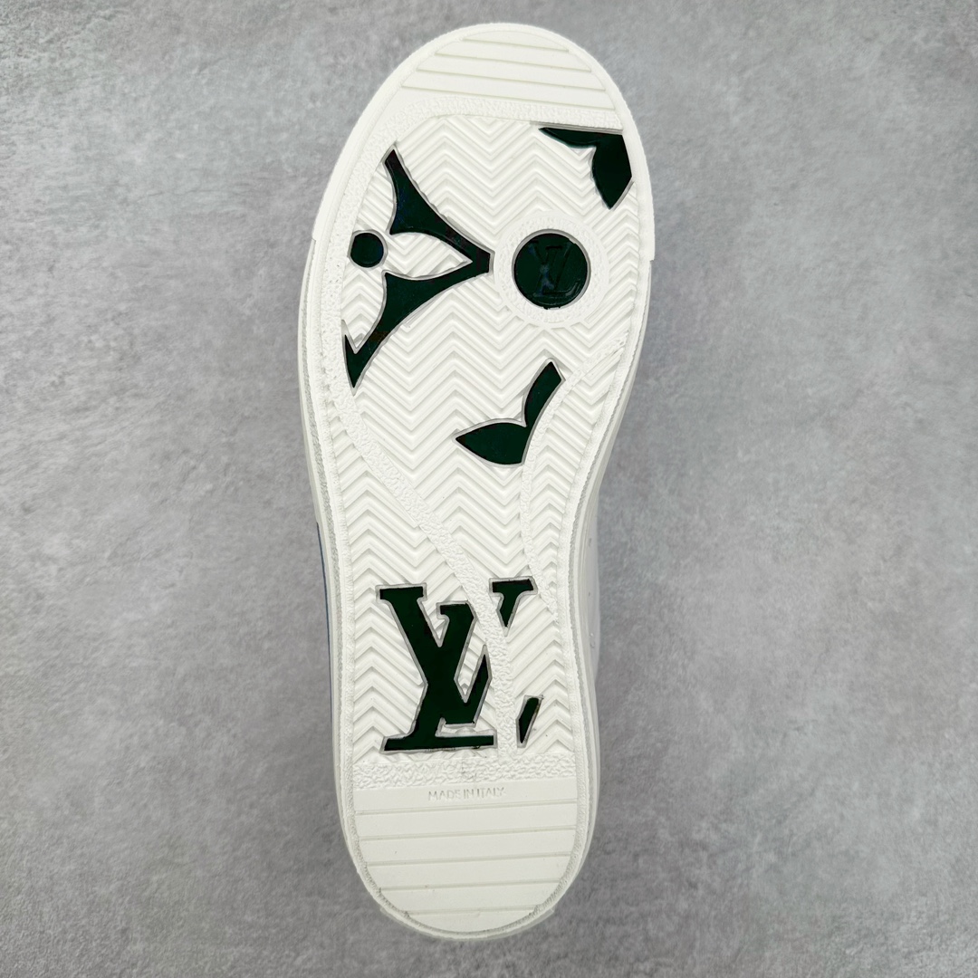 图片[9]-Louis Vuitton 路易威登 lv Time Out 低帮时尚运动板鞋 为舒软小牛皮革压印金属质感 Monogram 图案 再令 Louis 和vuitton 装饰点缀鞋带 与卢勒克斯金属线共同 释放莹泽光芒 搭配后部 Monogram帆布饰边和加厚胎面橡胶外底 鞋面胎牛皮和进口PVC制裁而成 高密度进口电脑车线工艺、经典LOGO跟PVC完美结合 原版大底开模 内里采用进口羊皮 超软皮内里+鞋垫 最新LV/路易威登 杨幂 关晓彤 官方等多明星网红同款 快手抖音等多平台热推 尺码：35 36 37 38 39 40 41 42 43 44-选品中心