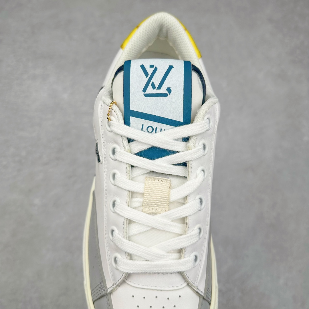 图片[5]-Louis Vuitton 路易威登 lv Time Out 低帮时尚运动板鞋 为舒软小牛皮革压印金属质感 Monogram 图案 再令 Louis 和vuitton 装饰点缀鞋带 与卢勒克斯金属线共同 释放莹泽光芒 搭配后部 Monogram帆布饰边和加厚胎面橡胶外底 鞋面胎牛皮和进口PVC制裁而成 高密度进口电脑车线工艺、经典LOGO跟PVC完美结合 原版大底开模 内里采用进口羊皮 超软皮内里+鞋垫 最新LV/路易威登 杨幂 关晓彤 官方等多明星网红同款 快手抖音等多平台热推 尺码：35 36 37 38 39 40 41 42 43 44-选品中心