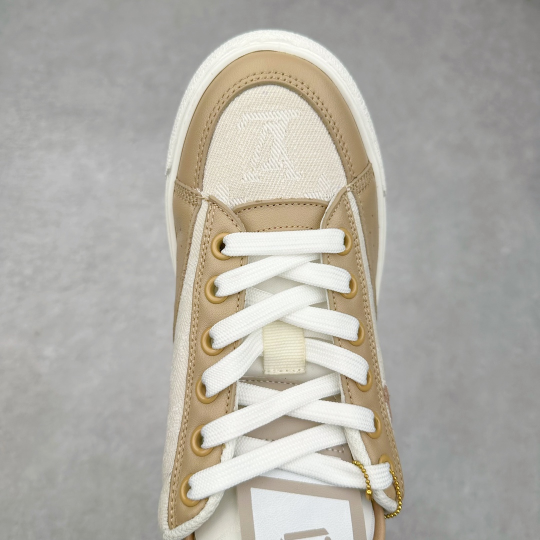 图片[4]-Louis Vuitton 路易威登 lv Time Out 低帮时尚运动板鞋 为舒软小牛皮革压印金属质感 Monogram 图案 再令 Louis 和vuitton 装饰点缀鞋带 与卢勒克斯金属线共同 释放莹泽光芒 搭配后部 Monogram帆布饰边和加厚胎面橡胶外底 鞋面胎牛皮和进口PVC制裁而成 高密度进口电脑车线工艺、经典LOGO跟PVC完美结合 原版大底开模 内里采用进口羊皮 超软皮内里+鞋垫 最新LV/路易威登 杨幂 关晓彤 官方等多明星网红同款 快手抖音等多平台热推 尺码：35 36 37 38 39 40 41 42 43 44-选品中心