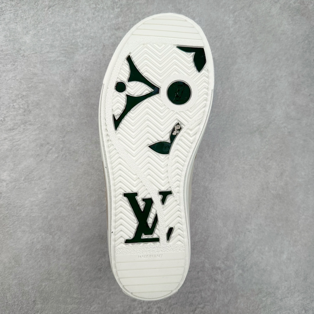 图片[9]-Louis Vuitton 路易威登 lv Time Out 低帮时尚运动板鞋 为舒软小牛皮革压印金属质感 Monogram 图案 再令 Louis 和vuitton 装饰点缀鞋带 与卢勒克斯金属线共同 释放莹泽光芒 搭配后部 Monogram帆布饰边和加厚胎面橡胶外底 鞋面胎牛皮和进口PVC制裁而成 高密度进口电脑车线工艺、经典LOGO跟PVC完美结合 原版大底开模 内里采用进口羊皮 超软皮内里+鞋垫 最新LV/路易威登 杨幂 关晓彤 官方等多明星网红同款 快手抖音等多平台热推 尺码：35 36 37 38 39 40 41 42 43 44-选品中心