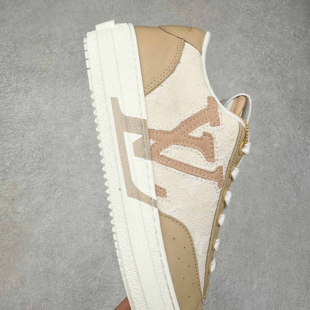 图片[6]-Louis Vuitton 路易威登 lv Time Out 低帮时尚运动板鞋 为舒软小牛皮革压印金属质感 Monogram 图案 再令 Louis 和vuitton 装饰点缀鞋带 与卢勒克斯金属线共同 释放莹泽光芒 搭配后部 Monogram帆布饰边和加厚胎面橡胶外底 鞋面胎牛皮和进口PVC制裁而成 高密度进口电脑车线工艺、经典LOGO跟PVC完美结合 原版大底开模 内里采用进口羊皮 超软皮内里+鞋垫 最新LV/路易威登 杨幂 关晓彤 官方等多明星网红同款 快手抖音等多平台热推 尺码：35 36 37 38 39 40 41 42 43 44-选品中心