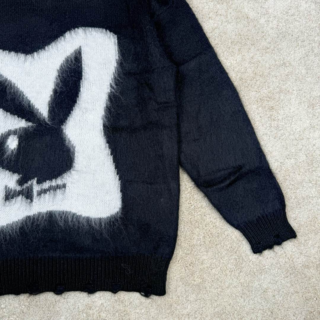 图片[6]-＃GD广顶 SAINT LAURENT 圣罗兰 FW22 圆领卡通落肩长袖毛衣 男女同款 毛料选用【20%马海 20%羊毛混纺纱线、60%锦纶纱线】采用最新2022年【Cixing7G机器】进行编织 以【13把沙嘴】进行单边嵌花 每件耗时【150分钟】方可织出【平行均速编织】不像那些普通电脑横机织出来 为了效率赶货 速度开到极限 织出来的衣片针路大小不一 走字码 花片情况 我们的整件衣服 衣片的纹路清洗、不走字码、不会出现衣片花片的情况 大大的保障了衣片的质感 纹路的清晰 尺码：XS S M L-选品中心