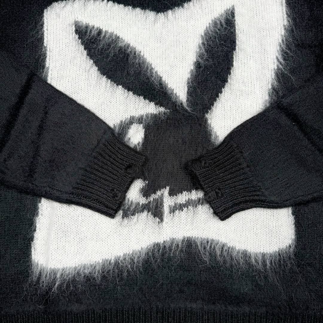 图片[10]-＃GD广顶 SAINT LAURENT 圣罗兰 FW22 圆领卡通落肩长袖毛衣 男女同款 毛料选用【20%马海 20%羊毛混纺纱线、60%锦纶纱线】采用最新2022年【Cixing7G机器】进行编织 以【13把沙嘴】进行单边嵌花 每件耗时【150分钟】方可织出【平行均速编织】不像那些普通电脑横机织出来 为了效率赶货 速度开到极限 织出来的衣片针路大小不一 走字码 花片情况 我们的整件衣服 衣片的纹路清洗、不走字码、不会出现衣片花片的情况 大大的保障了衣片的质感 纹路的清晰 尺码：XS S M L-选品中心