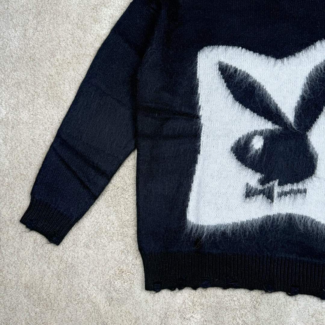 图片[5]-＃GD广顶 SAINT LAURENT 圣罗兰 FW22 圆领卡通落肩长袖毛衣 男女同款 毛料选用【20%马海 20%羊毛混纺纱线、60%锦纶纱线】采用最新2022年【Cixing7G机器】进行编织 以【13把沙嘴】进行单边嵌花 每件耗时【150分钟】方可织出【平行均速编织】不像那些普通电脑横机织出来 为了效率赶货 速度开到极限 织出来的衣片针路大小不一 走字码 花片情况 我们的整件衣服 衣片的纹路清洗、不走字码、不会出现衣片花片的情况 大大的保障了衣片的质感 纹路的清晰 尺码：XS S M L-选品中心