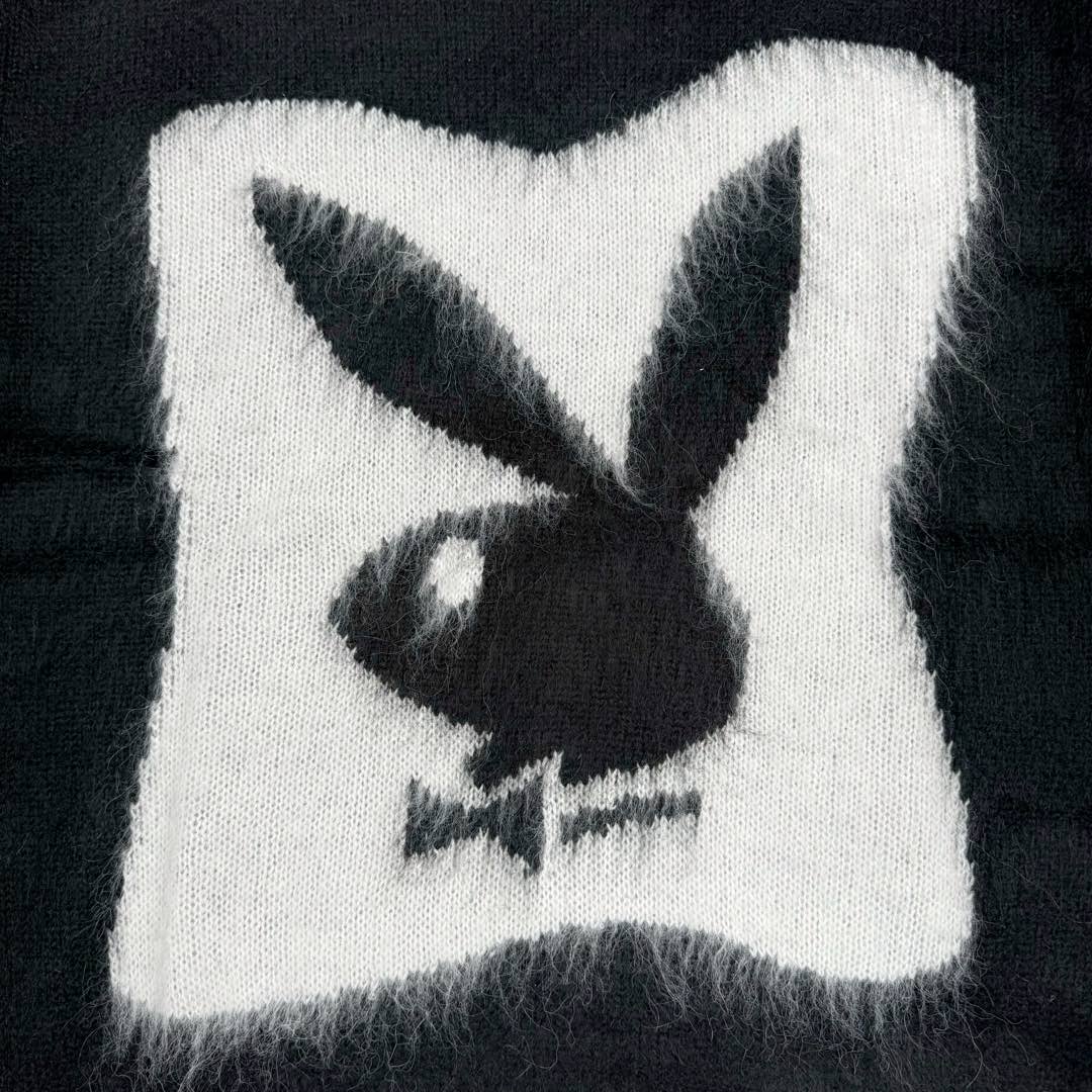 图片[9]-＃GD广顶 SAINT LAURENT 圣罗兰 FW22 圆领卡通落肩长袖毛衣 男女同款 毛料选用【20%马海 20%羊毛混纺纱线、60%锦纶纱线】采用最新2022年【Cixing7G机器】进行编织 以【13把沙嘴】进行单边嵌花 每件耗时【150分钟】方可织出【平行均速编织】不像那些普通电脑横机织出来 为了效率赶货 速度开到极限 织出来的衣片针路大小不一 走字码 花片情况 我们的整件衣服 衣片的纹路清洗、不走字码、不会出现衣片花片的情况 大大的保障了衣片的质感 纹路的清晰 尺码：XS S M L-选品中心