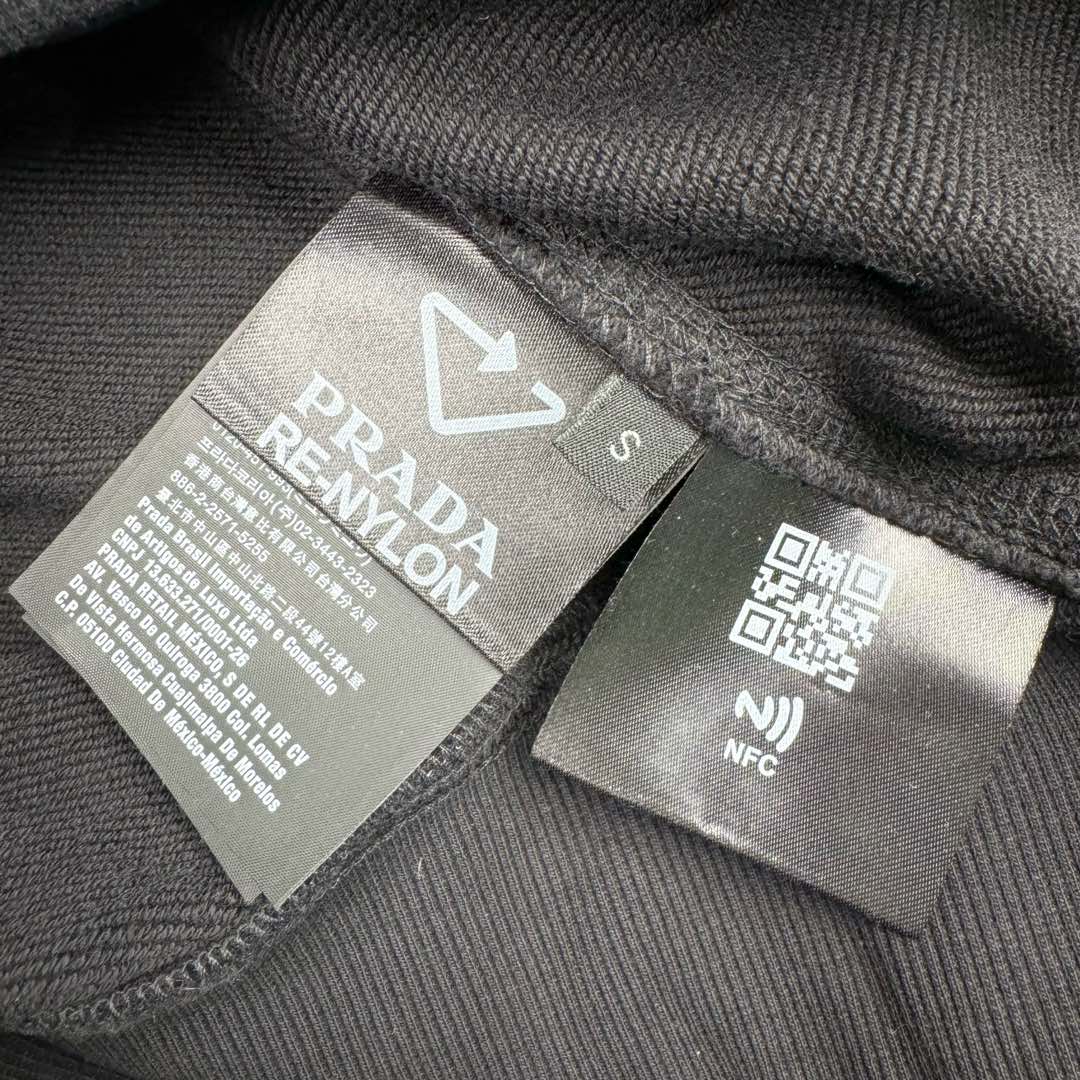 图片[10]-＃GD广顶 PRADA普拉达 FW23 徽标字母连帽抽绳宽松卫衣 面料采用460克双纱长绒棉 拼接prada家经典环保再生尼龙材质 双层帽型 定制抽绳 定制螺纹下摆 领标全部手工缝制 尺码：S M L XL-选品中心
