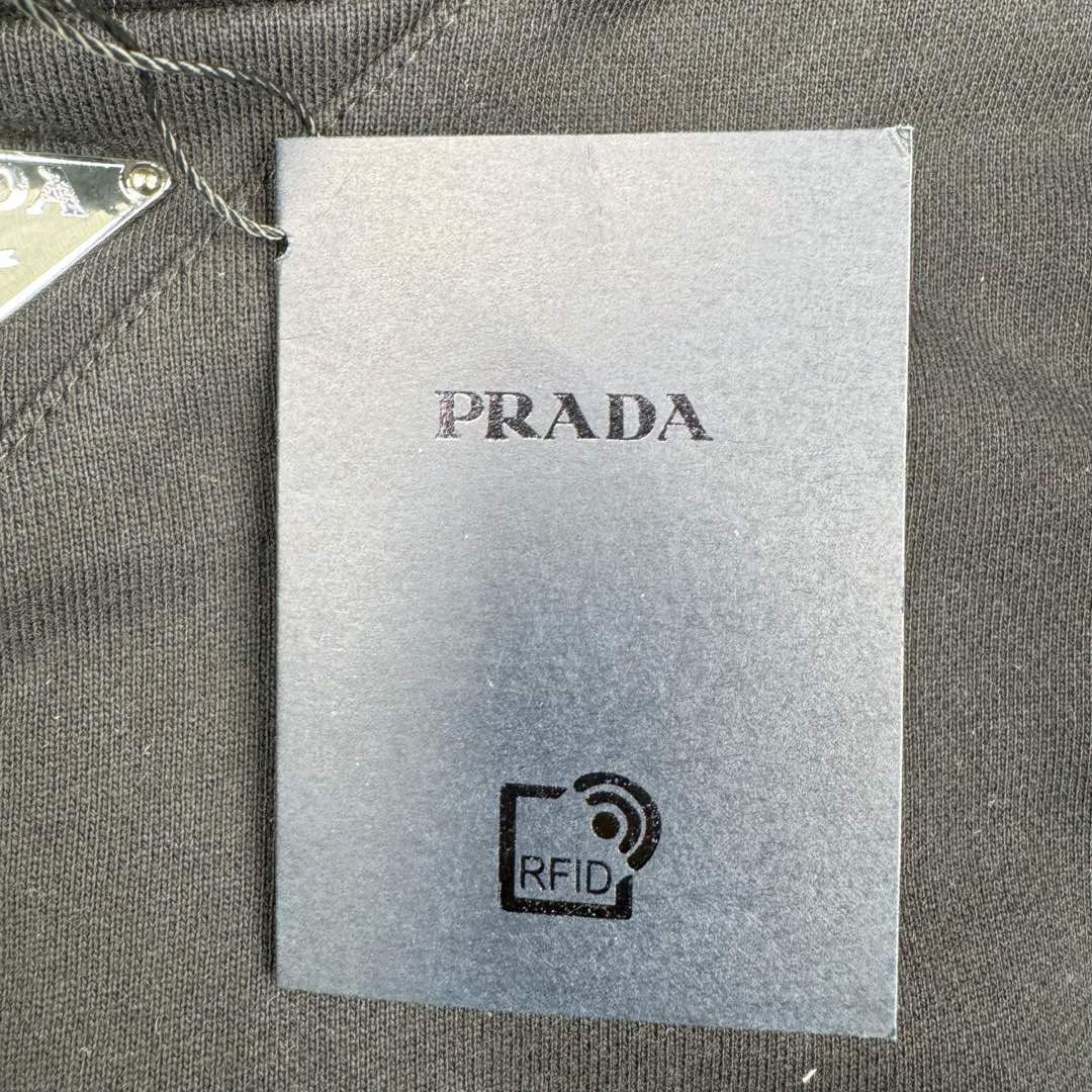 图片[12]-＃GD广顶 PRADA普拉达 FW23 徽标字母连帽抽绳宽松卫衣 面料采用460克双纱长绒棉 拼接prada家经典环保再生尼龙材质 双层帽型 定制抽绳 定制螺纹下摆 领标全部手工缝制 尺码：S M L XL-选品中心