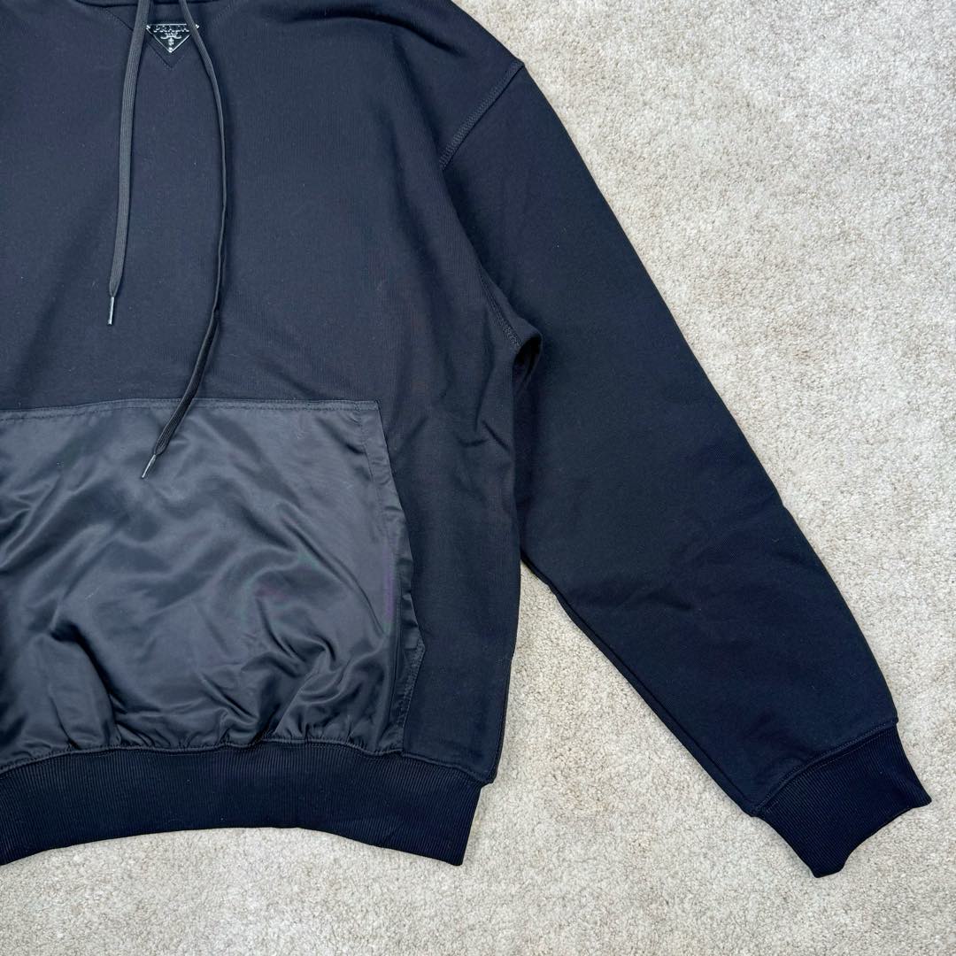 图片[6]-＃GD广顶 PRADA普拉达 FW23 徽标字母连帽抽绳宽松卫衣 面料采用460克双纱长绒棉 拼接prada家经典环保再生尼龙材质 双层帽型 定制抽绳 定制螺纹下摆 领标全部手工缝制 尺码：S M L XL-选品中心