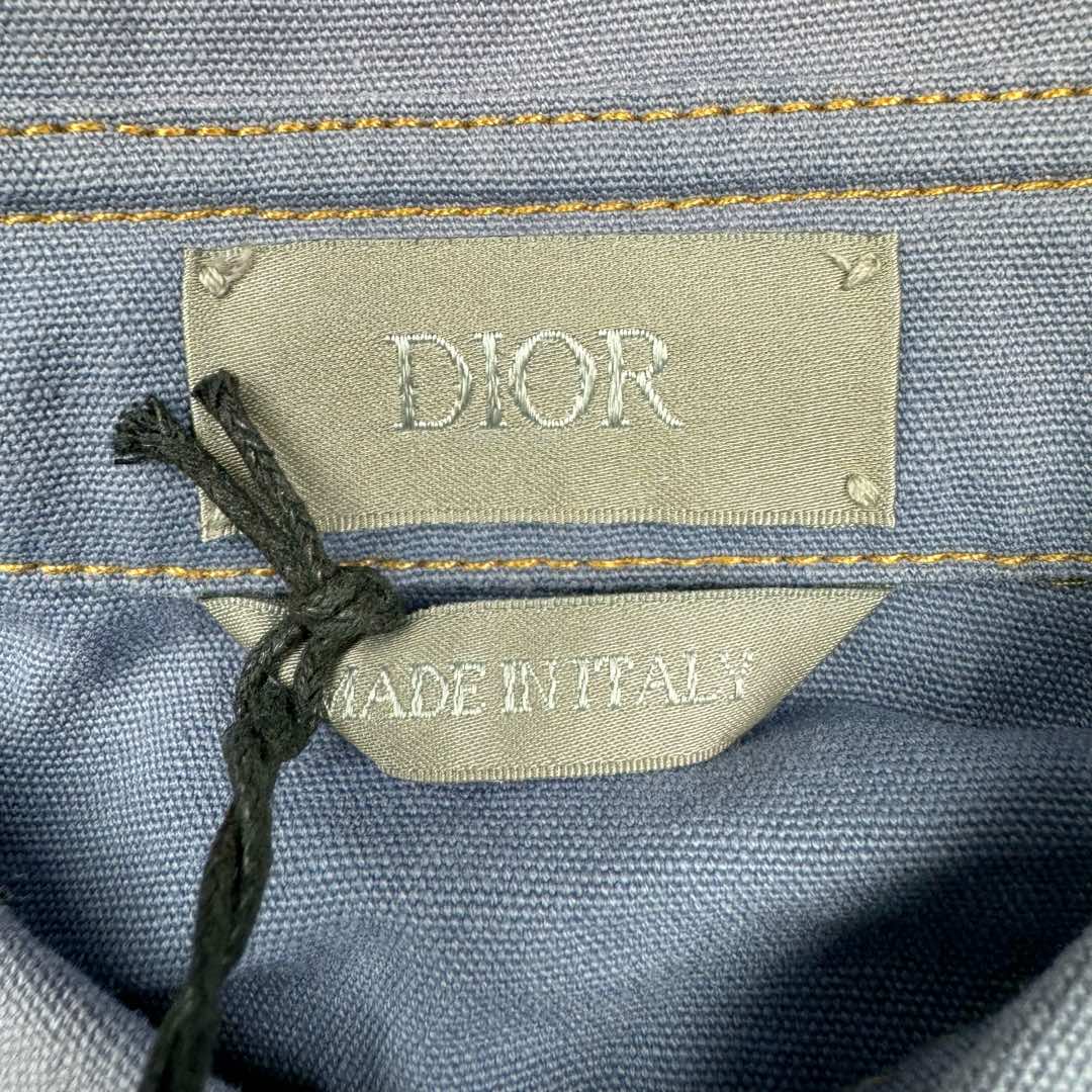 图片[15]-＃GD广顶 DIOR迪奥纯色图案印花尖领长袖衬衫 浅蓝色【淡蓝色宇宙沙漠衬衫】官网价：17500 ￥（1556T）面料采用【21s/2*10s全棉平纹梭织布】【经纬密度70*42】购入Y版打【ABC色样】订染大货面料颜色 前后幅采用【日本进口田岛绣花机】刺绣 绣线全部采用【水洗防褪色涤纶材质绣花线】前幅采用【垫底水溶帛中空立体绣花】后幅采用【8色绣线榻榻米针法+外圈包边绣】裁片加缩率成衣成品洗水 洗水工艺采用【开模定位喷马骝喷白工艺】后期轻酵洗洗做旧柔软手感 配套【铝合金材质带品牌字母logo四合扣铆钉】尺码：38 39 40 41-选品中心