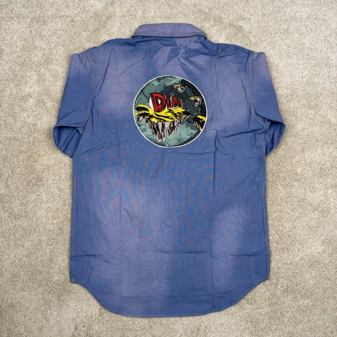 图片[3]-＃GD广顶 DIOR迪奥纯色图案印花尖领长袖衬衫 浅蓝色【淡蓝色宇宙沙漠衬衫】官网价：17500 ￥（1556T）面料采用【21s/2*10s全棉平纹梭织布】【经纬密度70*42】购入Y版打【ABC色样】订染大货面料颜色 前后幅采用【日本进口田岛绣花机】刺绣 绣线全部采用【水洗防褪色涤纶材质绣花线】前幅采用【垫底水溶帛中空立体绣花】后幅采用【8色绣线榻榻米针法+外圈包边绣】裁片加缩率成衣成品洗水 洗水工艺采用【开模定位喷马骝喷白工艺】后期轻酵洗洗做旧柔软手感 配套【铝合金材质带品牌字母logo四合扣铆钉】尺码：38 39 40 41-选品中心