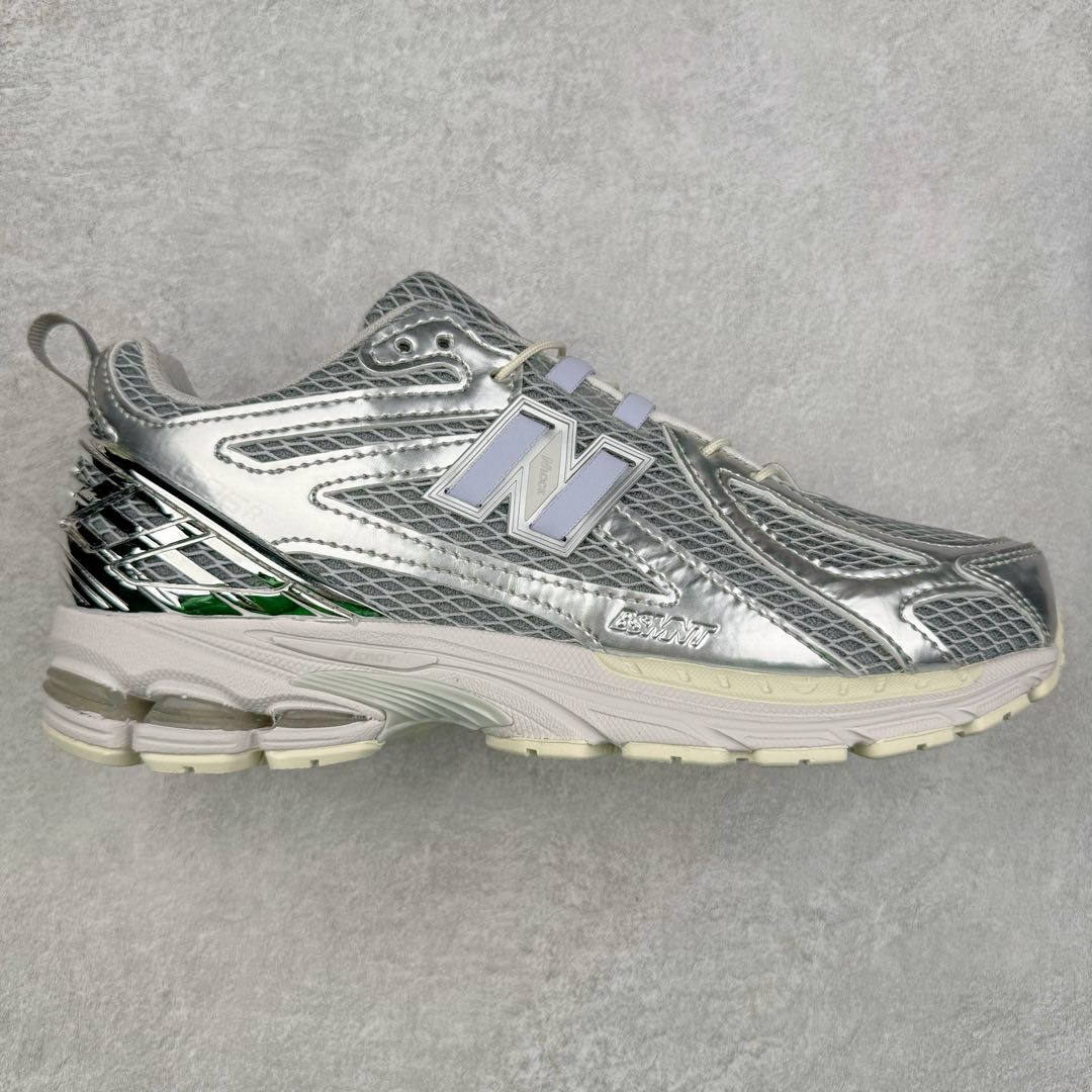 New Balance M1906R NB新百伦系列复古老爹风休闲运动慢跑鞋 采用轻质牛剖革拼接透气网眼衬垫织物鞋面材质 T-Beam大底提供足步弓支撑 保持步态稳定#后跟搭载外露缓震胶 鞋身整体以各种深浅不一的灰色覆盖 鞋头以淡蓝色调装饰，网眼衬垫通过不规律的色块实现做旧的美感 泛黄的鞋底更是进一步增添了复古气息 尺码：36 37 37.5 38 38.5 39.5 40 40.5 41.5 42 42.5 43 44 45-选品中心