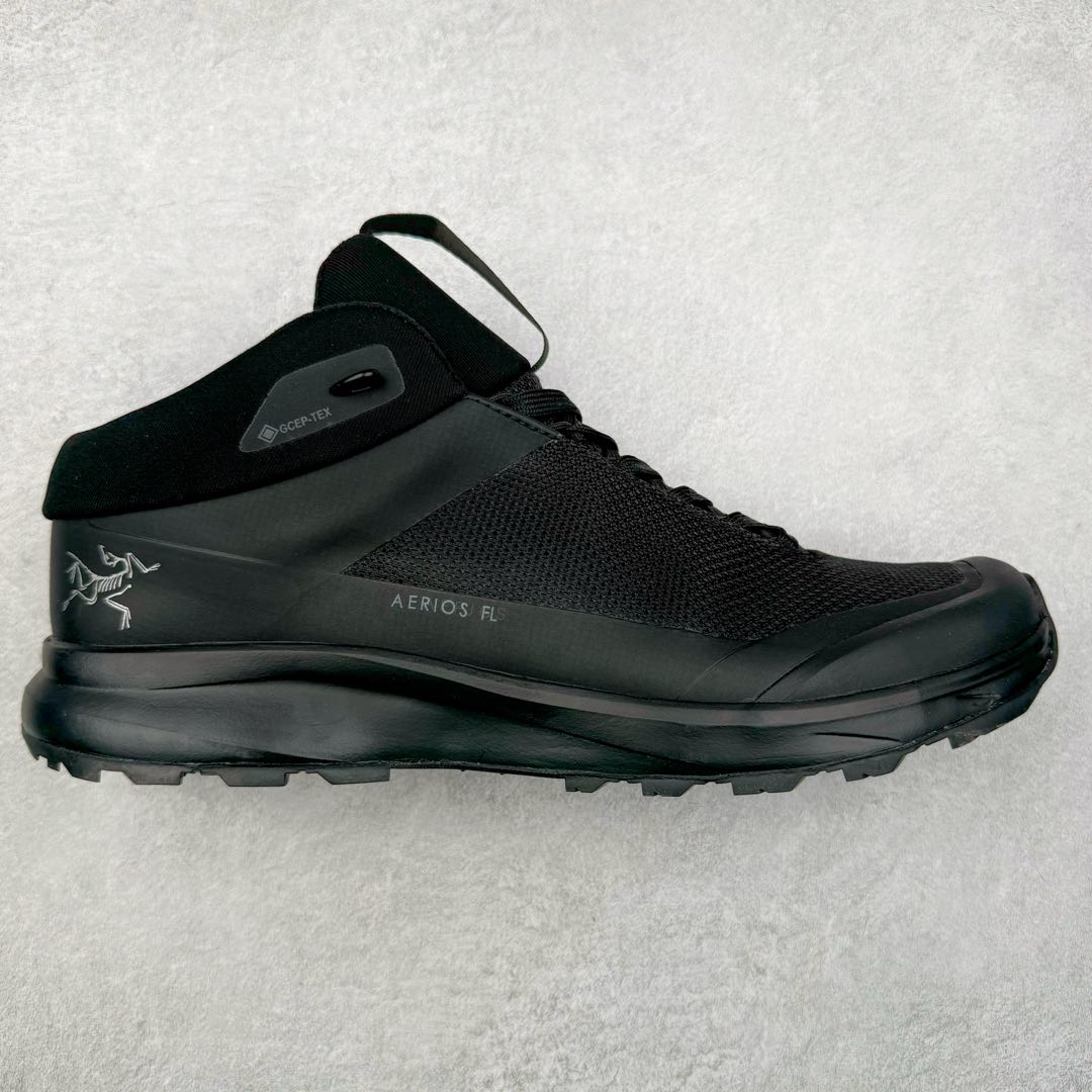 ＃HP Arcteryx Aerios Fl 2 Mid Gtx 始祖鸟户外防水透气中帮徒步登山鞋 Arcteryx中文名始祖鸟 加拿大户外服饰品牌 1989年创立于加拿大温哥华 始祖鸟来自加拿大海岸山脉 植根高山的专业户外品牌 始终秉承对精湛设计和工艺孜孜以求的准则 从1989年创立至今 Arcteryx始终不断在产品设计与做工上不惜工本 以满足始祖鸟的标准 品质、设计以及精简的理念造就了其良好的性能 并能满足严苛环境下的使用需求 尺码：39 40 41 42 43 44 45-选品中心