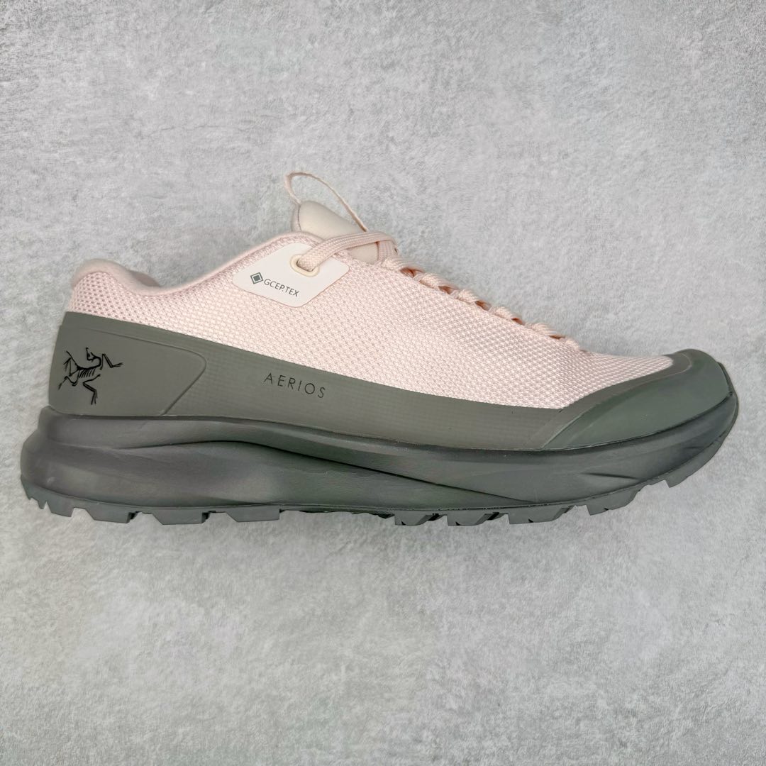 ＃HP Arcteryx Aerios GTX 始祖鸟户外防水透气低帮徒步登山鞋 Arcteryx中文名始祖鸟 加拿大户外服饰品牌 1989年创立于加拿大温哥华 始祖鸟来自加拿大海岸山脉 植根高山的专业户外品牌 始终秉承对精湛设计和工艺孜孜以求的准则 从1989年创立至今 Arcteryx始终不断在产品设计与做工上不惜工本 以满足始祖鸟的标准 品质、设计以及精简的理念造就了其良好的性能 并能满足严苛环境下的使用需求 尺码：36 37 38 39-选品中心