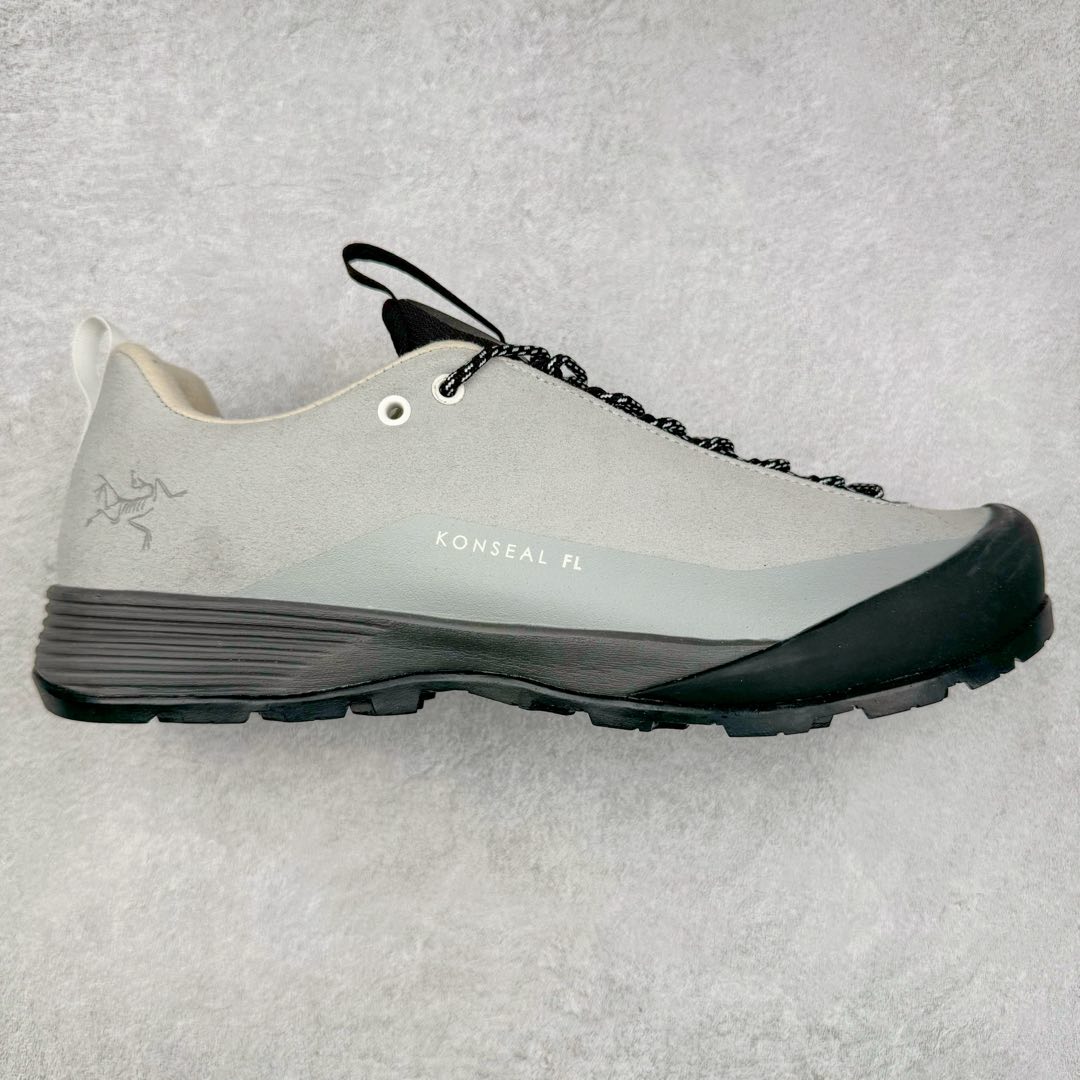 ＃HP Arcteryx Konseal FL 2 Gore-Tex 始祖鸟户外防水透气低帮徒步登山鞋 Arcteryx中文名始祖鸟 加拿大户外服饰品牌 1989年创立于加拿大温哥华 始祖鸟来自加拿大海岸山脉 植根高山的专业户外品牌 始终秉承对精湛设计和工艺孜孜以求的准则 从1989年创立至今 Arcteryx始终不断在产品设计与做工上不惜工本 以满足始祖鸟的标准 品质、设计以及精简的理念造就了其良好的性能 并能满足严苛环境下的使用需求 尺码：39 40 41 42 43 44 45-选品中心