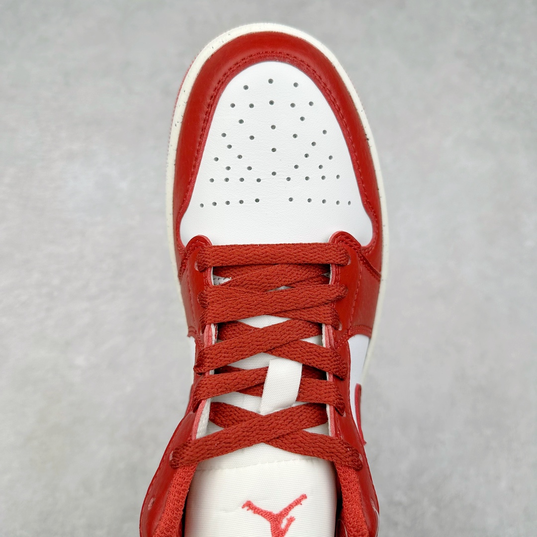 图片[4]-＃纯原福利特价 Air Jordan AJ1 Low 低帮系列 百分百全新货品 零氧化发霉 给足利润空间操作 超乎所想的高性价比 原装楦头纸板开发 完美鞋型 超高清洁度 鞋型不臃肿别扭 原厂内置全掌气垫 A模大底 鞋舌AJ原厂专用牛津布 AJ专用反口珍珠布 原厂无杂质高弹内里海棉 特殊封边弹力鞋带 原鞋开模 拒绝公底 购置公司同步原材料 都有细节原汁原味 忠于原版 尺码：36 36.5 37.5 38 38.5 39 40 40.5 41 42 42.5 43 44 44.5 45 46-选品中心