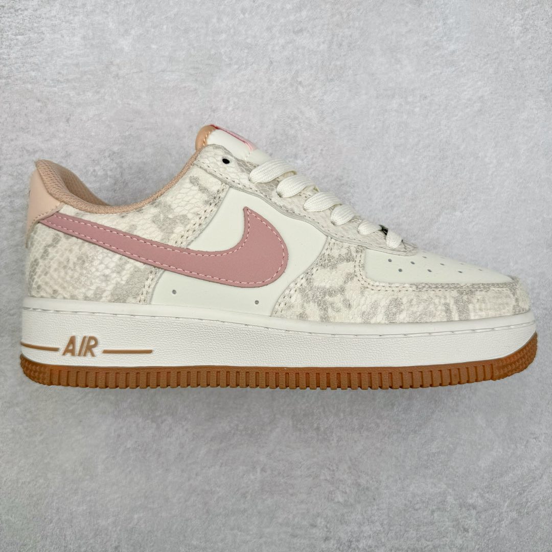 NK Air Force 1´07 Low 空军一号低帮百搭休闲运动板鞋 HF2898-100 柔软、弹性十足的缓震性能和出色的中底设计 横跨复古与现代的外型结合 造就出风靡全球 三十多年的Force 1 直到今天还深受青睐 尺码:36 36.5 37.5 38 38.5 39 40 40.5 41 42 42.5 43 44 44.5 45-选品中心