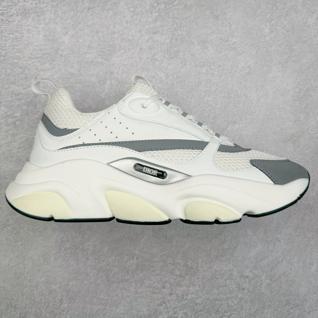 Dior迪奥 Homme B22 Trainer Sneaker 系列复古厚底老爹风休闲运动慢跑鞋 配置专柜购物袋及配件(配置抗压快递外包牛皮纸壳 采用光滑牛皮革组合网织布面材质 正确吸汗网布贴合海玻璃CD压纹鞋垫独家开发TPU弹力中底组合TR光泽耐韧锯齿橡胶大底 这款单品从复古慢跑鞋汲取灵感 采用厚实的低帮设计 精选牛皮与网眼织物拼接鞋面 搭配黑白相间的刻花橡胶鞋底 侧面带有浮雕“CD”标志装饰 尺码：38 39 40 41 42 43 44 45 46-选品中心