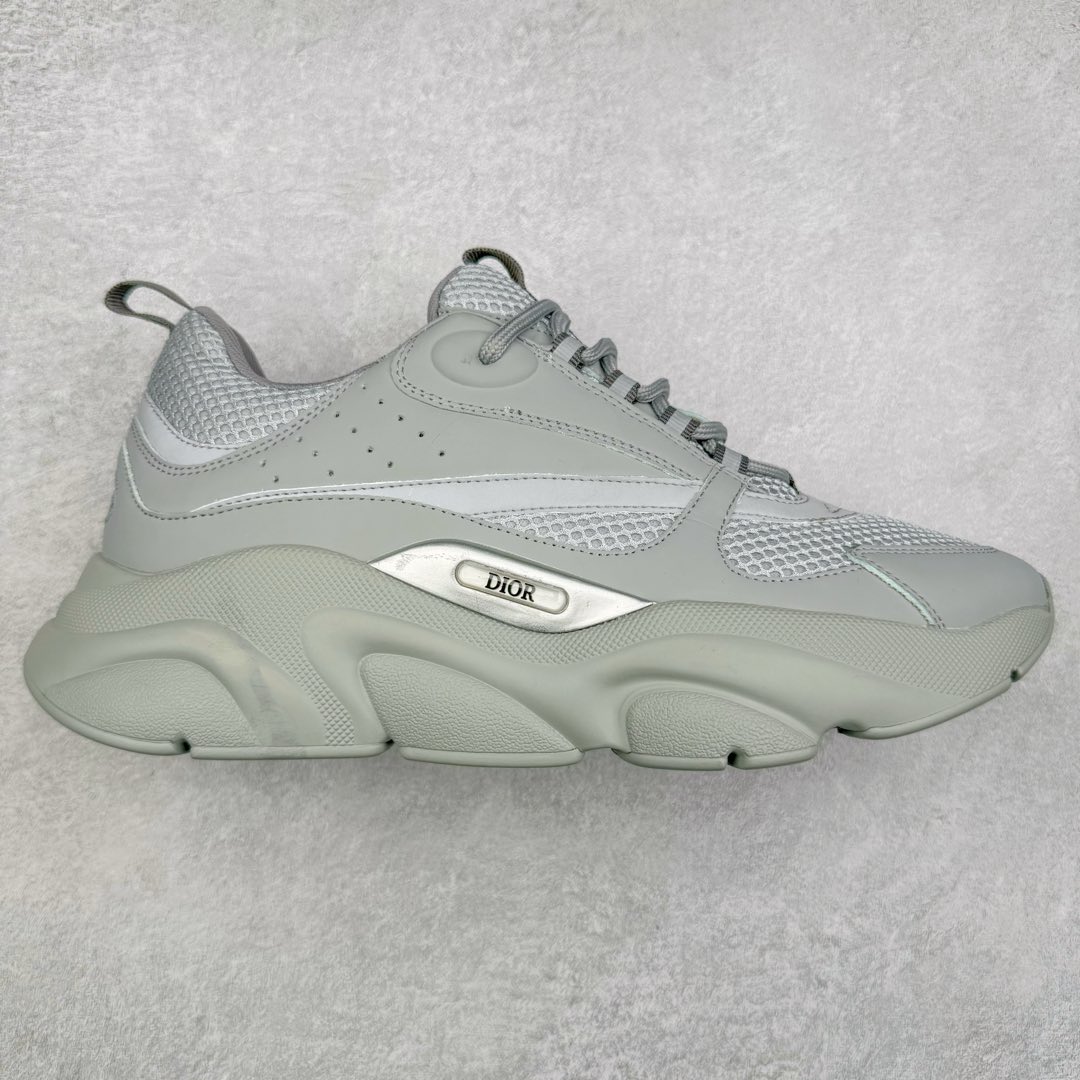 Dior迪奥 Homme B22 Trainer Sneaker 系列复古厚底老爹风休闲运动慢跑鞋 配置专柜购物袋及配件(配置抗压快递外包牛皮纸壳 采用光滑牛皮革组合网织布面材质 正确吸汗网布贴合海玻璃CD压纹鞋垫独家开发TPU弹力中底组合TR光泽耐韧锯齿橡胶大底 这款单品从复古慢跑鞋汲取灵感 采用厚实的低帮设计 精选牛皮与网眼织物拼接鞋面 搭配黑白相间的刻花橡胶鞋底 侧面带有浮雕“CD”标志装饰 尺码：38 39 40 41 42 43 44 45 46-选品中心