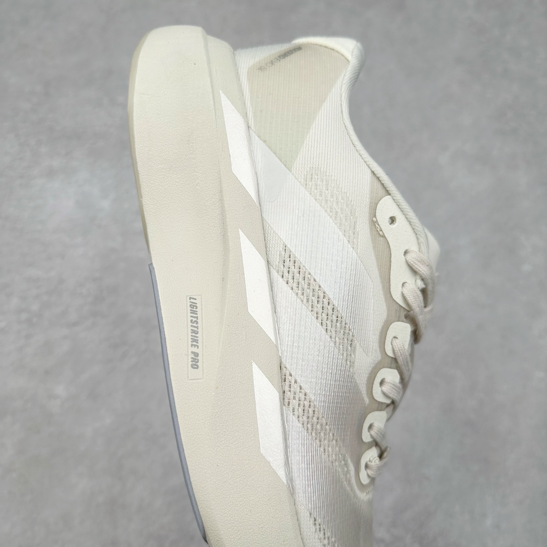 图片[6]-AD Adizero Eva SL M 零度进化版系列低帮轻便透气竞速休闲运动慢跑鞋 JR3418 相信大家对去年 adidas 横空出世的「顶级超跑」adiZero Adios Pro EVO 1 记忆犹新！不仅登顶阿迪史上最轻跑鞋宝座，更在接下来的全球马拉松赛事中，持续书写着惊人成绩，被网友戏称新一代「阿迪神鞋」全网刷屏！极简设计语言与强烈速度感和存在感的鞋侧三线，让人过目不忘，特别种草！其中定位于中长跑训练的 adidas Adizero Evo SL，整体外观造型与 adiZero Adios Pro EVO 1 非常相似。中底配置方面搭载全掌 Lightstrike Pro，鞋面采用透气网面示人，契合日常训练鞋的定位，更加耐用。外底给到了马牌橡胶，及类似上代竞速旗舰 adidas Adizero Adios Pro 3 区域分布。整体看下来无论是外观的鲜明辨识度，还是配置的扎实程度都很顶。尺码：36 36⅔ 37⅓ 38 38⅔ 39⅓ 40 40⅔ 41⅓ 42 42⅔ 43⅓ 44 45-选品中心