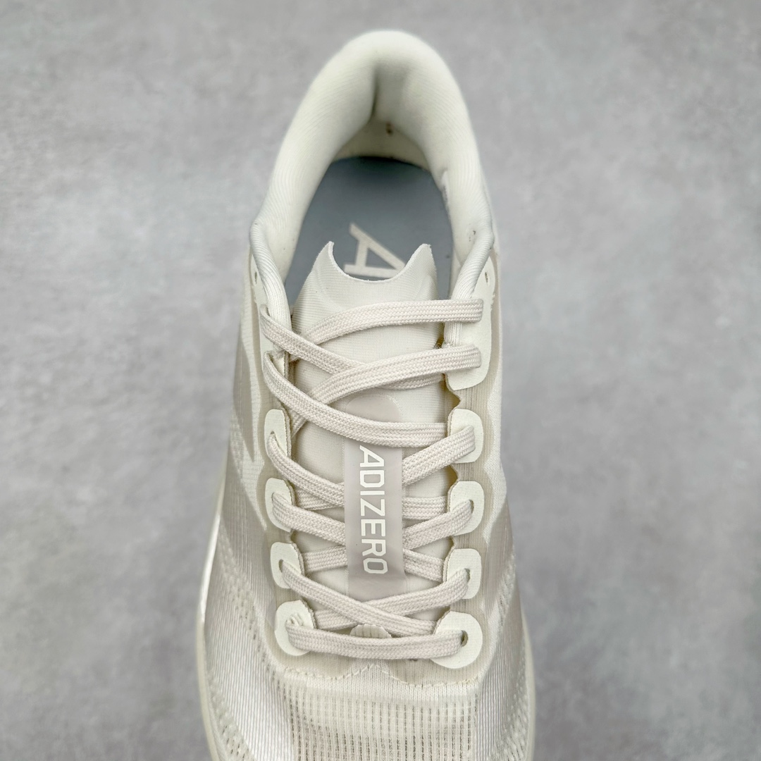 图片[5]-AD Adizero Eva SL M 零度进化版系列低帮轻便透气竞速休闲运动慢跑鞋 JR3418 相信大家对去年 adidas 横空出世的「顶级超跑」adiZero Adios Pro EVO 1 记忆犹新！不仅登顶阿迪史上最轻跑鞋宝座，更在接下来的全球马拉松赛事中，持续书写着惊人成绩，被网友戏称新一代「阿迪神鞋」全网刷屏！极简设计语言与强烈速度感和存在感的鞋侧三线，让人过目不忘，特别种草！其中定位于中长跑训练的 adidas Adizero Evo SL，整体外观造型与 adiZero Adios Pro EVO 1 非常相似。中底配置方面搭载全掌 Lightstrike Pro，鞋面采用透气网面示人，契合日常训练鞋的定位，更加耐用。外底给到了马牌橡胶，及类似上代竞速旗舰 adidas Adizero Adios Pro 3 区域分布。整体看下来无论是外观的鲜明辨识度，还是配置的扎实程度都很顶。尺码：36 36⅔ 37⅓ 38 38⅔ 39⅓ 40 40⅔ 41⅓ 42 42⅔ 43⅓ 44 45-选品中心
