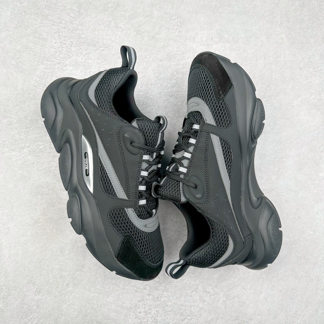 图片[3]-Dior迪奥 Homme B22 Trainer Sneaker 系列复古厚底老爹风休闲运动慢跑鞋 配置专柜购物袋及配件(配置抗压快递外包牛皮纸壳 采用光滑牛皮革组合网织布面材质 正确吸汗网布贴合海玻璃CD压纹鞋垫独家开发TPU弹力中底组合TR光泽耐韧锯齿橡胶大底 这款单品从复古慢跑鞋汲取灵感 采用厚实的低帮设计 精选牛皮与网眼织物拼接鞋面 搭配黑白相间的刻花橡胶鞋底 侧面带有浮雕“CD”标志装饰 尺码：38 39 40 41 42 43 44 45 46-选品中心