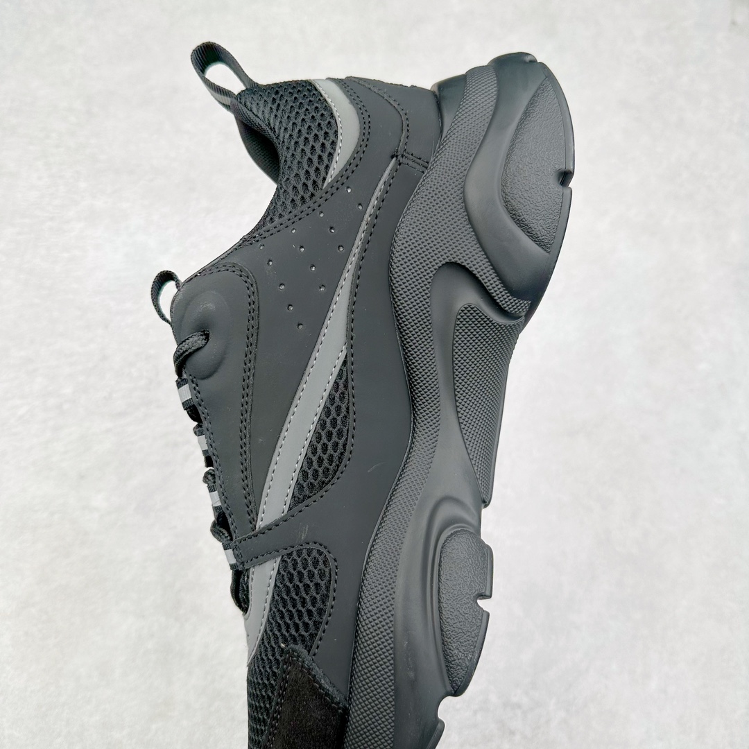 图片[7]-Dior迪奥 Homme B22 Trainer Sneaker 系列复古厚底老爹风休闲运动慢跑鞋 配置专柜购物袋及配件(配置抗压快递外包牛皮纸壳 采用光滑牛皮革组合网织布面材质 正确吸汗网布贴合海玻璃CD压纹鞋垫独家开发TPU弹力中底组合TR光泽耐韧锯齿橡胶大底 这款单品从复古慢跑鞋汲取灵感 采用厚实的低帮设计 精选牛皮与网眼织物拼接鞋面 搭配黑白相间的刻花橡胶鞋底 侧面带有浮雕“CD”标志装饰 尺码：38 39 40 41 42 43 44 45 46-选品中心