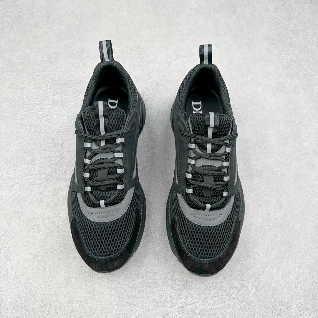 图片[2]-Dior迪奥 Homme B22 Trainer Sneaker 系列复古厚底老爹风休闲运动慢跑鞋 配置专柜购物袋及配件(配置抗压快递外包牛皮纸壳 采用光滑牛皮革组合网织布面材质 正确吸汗网布贴合海玻璃CD压纹鞋垫独家开发TPU弹力中底组合TR光泽耐韧锯齿橡胶大底 这款单品从复古慢跑鞋汲取灵感 采用厚实的低帮设计 精选牛皮与网眼织物拼接鞋面 搭配黑白相间的刻花橡胶鞋底 侧面带有浮雕“CD”标志装饰 尺码：38 39 40 41 42 43 44 45 46-选品中心