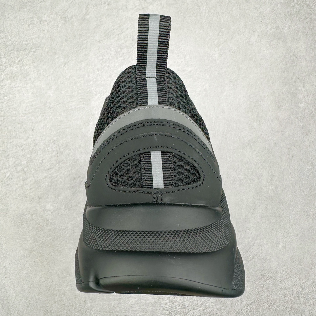 图片[8]-Dior迪奥 Homme B22 Trainer Sneaker 系列复古厚底老爹风休闲运动慢跑鞋 配置专柜购物袋及配件(配置抗压快递外包牛皮纸壳 采用光滑牛皮革组合网织布面材质 正确吸汗网布贴合海玻璃CD压纹鞋垫独家开发TPU弹力中底组合TR光泽耐韧锯齿橡胶大底 这款单品从复古慢跑鞋汲取灵感 采用厚实的低帮设计 精选牛皮与网眼织物拼接鞋面 搭配黑白相间的刻花橡胶鞋底 侧面带有浮雕“CD”标志装饰 尺码：38 39 40 41 42 43 44 45 46-选品中心