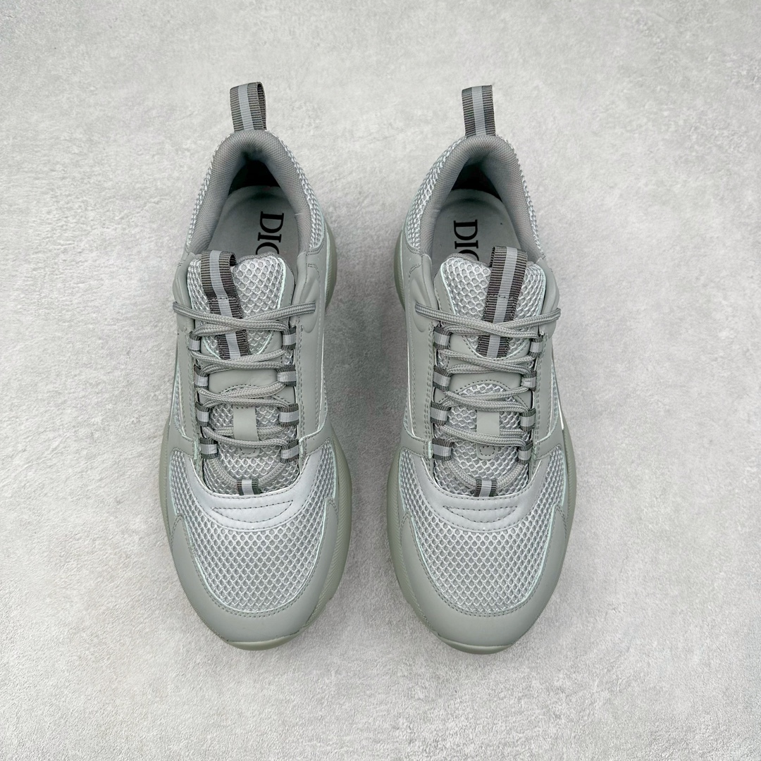 图片[2]-Dior迪奥 Homme B22 Trainer Sneaker 系列复古厚底老爹风休闲运动慢跑鞋 配置专柜购物袋及配件(配置抗压快递外包牛皮纸壳 采用光滑牛皮革组合网织布面材质 正确吸汗网布贴合海玻璃CD压纹鞋垫独家开发TPU弹力中底组合TR光泽耐韧锯齿橡胶大底 这款单品从复古慢跑鞋汲取灵感 采用厚实的低帮设计 精选牛皮与网眼织物拼接鞋面 搭配黑白相间的刻花橡胶鞋底 侧面带有浮雕“CD”标志装饰 尺码：38 39 40 41 42 43 44 45 46-选品中心