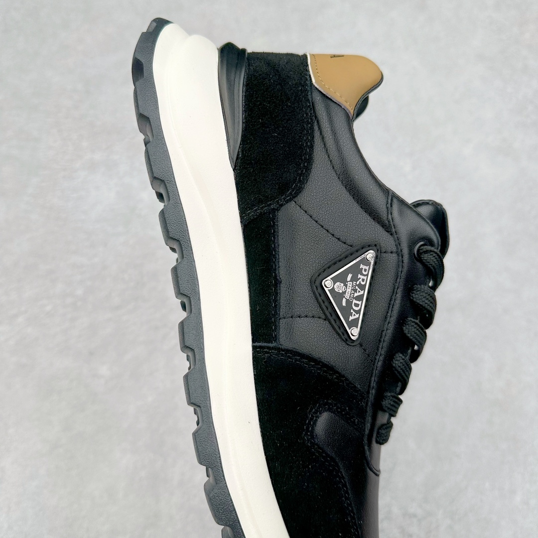 图片[6]-PRADA普拉达 厚底徽标系带运动休闲男鞋系列 广东大厂品质 专柜同步 大气个性更潮更抢眼更追求档次，它将颠覆旧念，与您共度时尚潮人必备! 面料采用原版进口小牛皮 牛皮内里垫脚 橡胶发泡大底 轻便防滑耐磨 脚感舒适 款式耐看做工精细 配以简洁利落的鞋楦 彰显男人的果敢和硬朗 尺码：39-44（皮鞋码）-选品中心