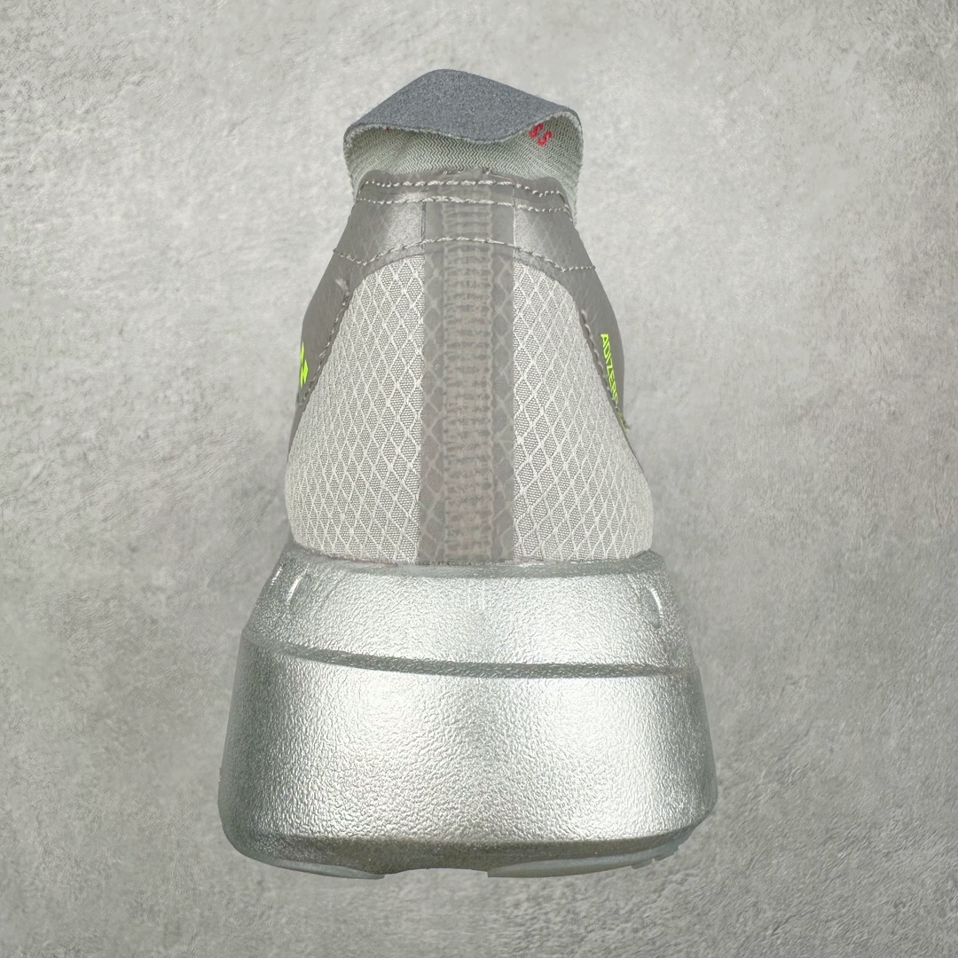 图片[8]-AD Adizero Eva SL M 零度进化版系列低帮轻便透气竞速休闲运动慢跑鞋 JR6372 相信大家对去年 adidas 横空出世的「顶级超跑」adiZero Adios Pro EVO 1 记忆犹新！不仅登顶阿迪史上最轻跑鞋宝座，更在接下来的全球马拉松赛事中，持续书写着惊人成绩，被网友戏称新一代「阿迪神鞋」全网刷屏！极简设计语言与强烈速度感和存在感的鞋侧三线，让人过目不忘，特别种草！其中定位于中长跑训练的 adidas Adizero Evo SL，整体外观造型与 adiZero Adios Pro EVO 1 非常相似。中底配置方面搭载全掌 Lightstrike Pro，鞋面采用透气网面示人，契合日常训练鞋的定位，更加耐用。外底给到了马牌橡胶，及类似上代竞速旗舰 adidas Adizero Adios Pro 3 区域分布。整体看下来无论是外观的鲜明辨识度，还是配置的扎实程度都很顶。尺码：36 36⅔ 37⅓ 38 38⅔ 39⅓ 40 40⅔ 41⅓ 42 42⅔ 43⅓ 44 45-选品中心