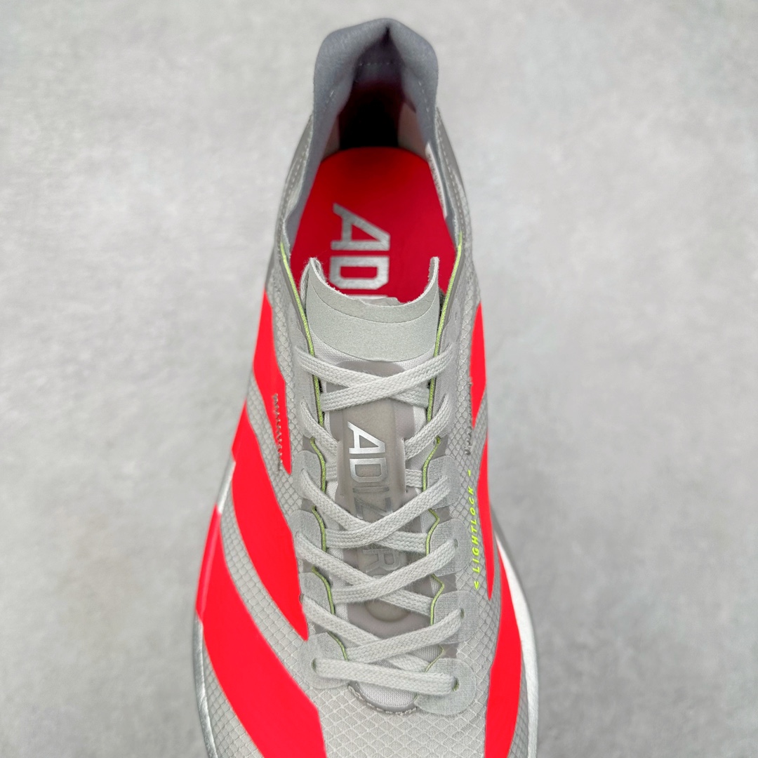 图片[5]-AD Adizero Eva SL M 零度进化版系列低帮轻便透气竞速休闲运动慢跑鞋 JR6372 相信大家对去年 adidas 横空出世的「顶级超跑」adiZero Adios Pro EVO 1 记忆犹新！不仅登顶阿迪史上最轻跑鞋宝座，更在接下来的全球马拉松赛事中，持续书写着惊人成绩，被网友戏称新一代「阿迪神鞋」全网刷屏！极简设计语言与强烈速度感和存在感的鞋侧三线，让人过目不忘，特别种草！其中定位于中长跑训练的 adidas Adizero Evo SL，整体外观造型与 adiZero Adios Pro EVO 1 非常相似。中底配置方面搭载全掌 Lightstrike Pro，鞋面采用透气网面示人，契合日常训练鞋的定位，更加耐用。外底给到了马牌橡胶，及类似上代竞速旗舰 adidas Adizero Adios Pro 3 区域分布。整体看下来无论是外观的鲜明辨识度，还是配置的扎实程度都很顶。尺码：36 36⅔ 37⅓ 38 38⅔ 39⅓ 40 40⅔ 41⅓ 42 42⅔ 43⅓ 44 45-选品中心