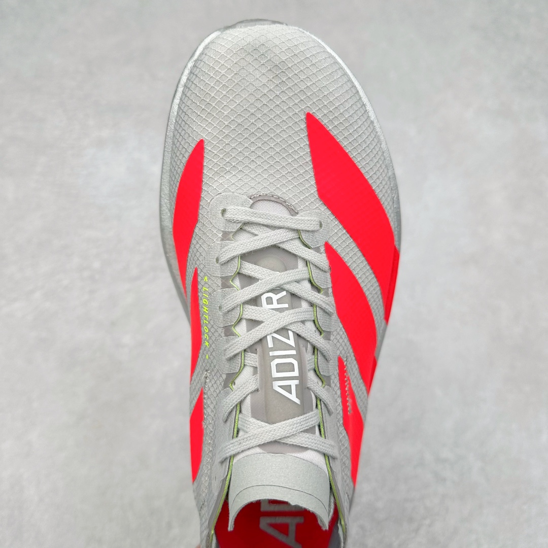 图片[4]-AD Adizero Eva SL M 零度进化版系列低帮轻便透气竞速休闲运动慢跑鞋 JR6372 相信大家对去年 adidas 横空出世的「顶级超跑」adiZero Adios Pro EVO 1 记忆犹新！不仅登顶阿迪史上最轻跑鞋宝座，更在接下来的全球马拉松赛事中，持续书写着惊人成绩，被网友戏称新一代「阿迪神鞋」全网刷屏！极简设计语言与强烈速度感和存在感的鞋侧三线，让人过目不忘，特别种草！其中定位于中长跑训练的 adidas Adizero Evo SL，整体外观造型与 adiZero Adios Pro EVO 1 非常相似。中底配置方面搭载全掌 Lightstrike Pro，鞋面采用透气网面示人，契合日常训练鞋的定位，更加耐用。外底给到了马牌橡胶，及类似上代竞速旗舰 adidas Adizero Adios Pro 3 区域分布。整体看下来无论是外观的鲜明辨识度，还是配置的扎实程度都很顶。尺码：36 36⅔ 37⅓ 38 38⅔ 39⅓ 40 40⅔ 41⅓ 42 42⅔ 43⅓ 44 45-选品中心