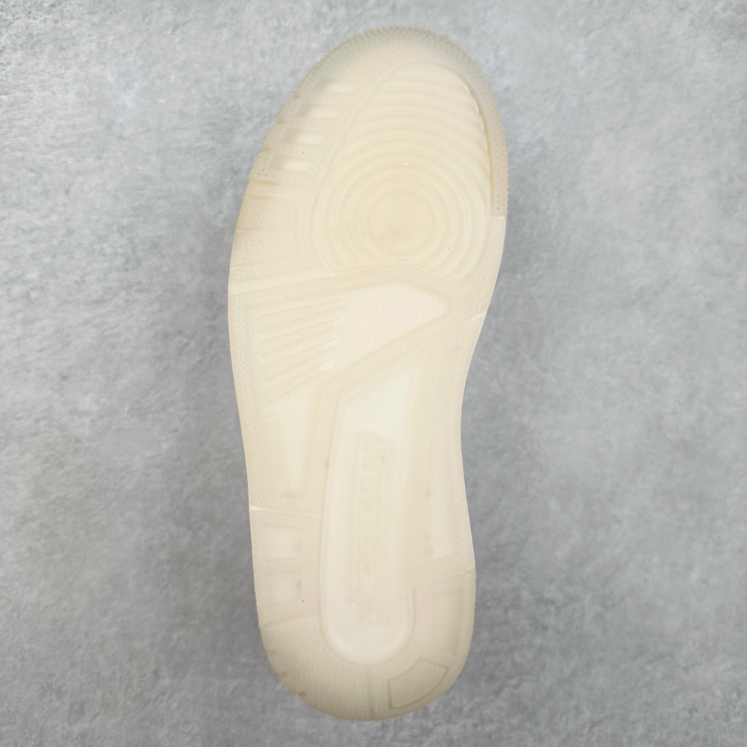 图片[9]-Air Jordan Legacy AJ312 低帮 HF3182-100 鞋身采用了皮革材质打造 横跨鞋面的魔术贴十分吸睛 侧面的Swoosh Logo的一部分被鞋面遮挡了一部分 颇具玩味 魔术贴上标有NK标识 而鞋舌上是Jordan的经典飞翼Logo 后跟和鞋底均采用了Air Jordan 3 的设计 后跟上同样也使用了经典的爆裂纹图案 尺码：36 36.5 37.5 38 38.5 39 40 40.5 41 42 42.5 43 44 44.5 45 46 47.5-选品中心