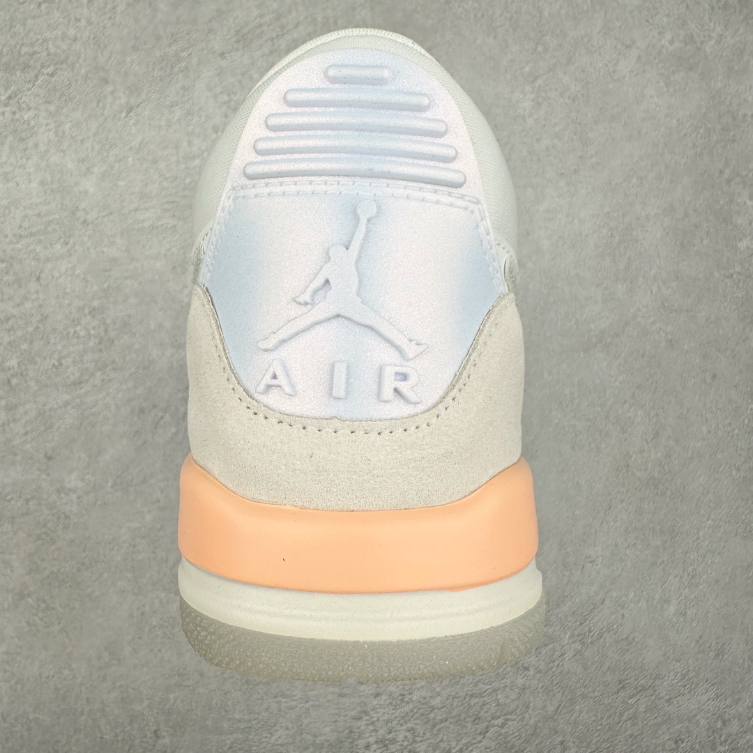 图片[8]-Air Jordan Legacy AJ312 低帮 HF3182-100 鞋身采用了皮革材质打造 横跨鞋面的魔术贴十分吸睛 侧面的Swoosh Logo的一部分被鞋面遮挡了一部分 颇具玩味 魔术贴上标有NK标识 而鞋舌上是Jordan的经典飞翼Logo 后跟和鞋底均采用了Air Jordan 3 的设计 后跟上同样也使用了经典的爆裂纹图案 尺码：36 36.5 37.5 38 38.5 39 40 40.5 41 42 42.5 43 44 44.5 45 46 47.5-选品中心