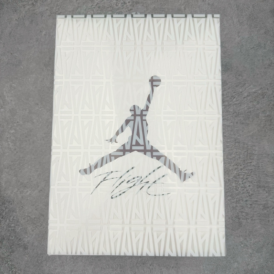 图片[10]-＃Lw纯原 A Ma Maniére x Air Jordan AJ3 Retro AMM联名白紫灰 DH3434-110 圈内最强三代系列 匠心打造 开发时长超过半年 目前可过各类鉴定或无法鉴定 裸鞋随便操作 全套原纸板楦头开发 原厂大底磨具加持立体防滑纹理 原装可视Air Sole气垫 原汁原味最完美的三代版型 唯一正确鞋头趴度弧度高度鞋身腰线 原厂TPU彩虹扎染后跟饰片 正确内里反口里网布 皮料菱角分明不变形无多余毛边 广东原厂zp同批次手工大底描漆拉丝 市场唯一原厂鞋扣模具 原厂织唛标 原厂飞人电绣工艺 尾指中部跳三针 独家绑鞋带手法 印刷中底布 四线拉帮 米色美纹纸贴合固定 进口港宝加持 后跟自然饱满 全鞋荧光划线卡点 追求极致完美 每一双都是工艺品 多重QC质检 超越公司货的品控标准 实实在在的免检产品 尺码：36 36.5 37.5 38 38.5 39 40 40.5 41 42 42.5 43 44 44.5 45 45.5 46 47.5 48.5-选品中心