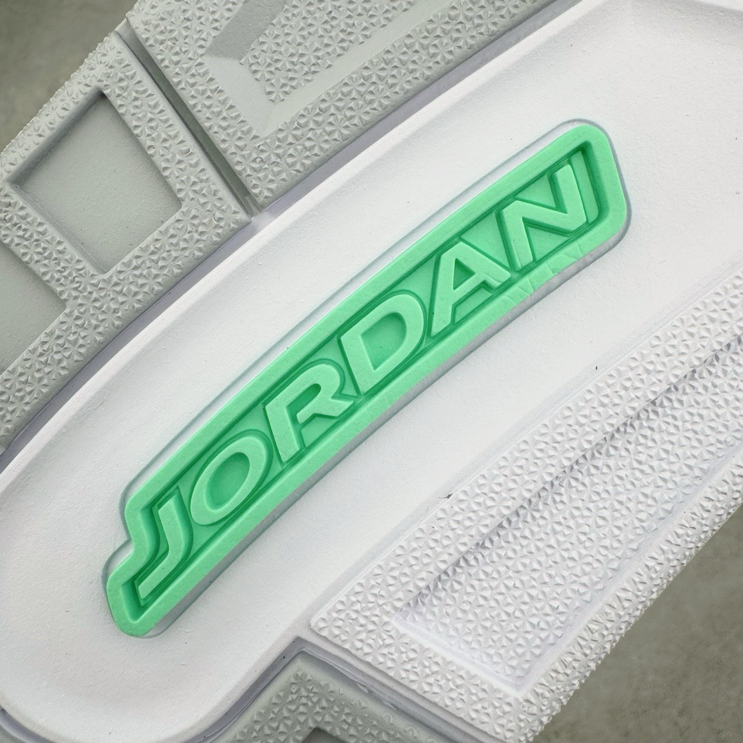 图片[20]-＃Lw纯原 Air Jordan AJ3 Retro 黑蒂芙尼绿 CT8532-031 圈内最强三代系列 匠心打造 开发时长超过半年 目前可过各类鉴定或无法鉴定 裸鞋随便操作 全套原纸板楦头开发 原厂大底磨具加持立体防滑纹理 原装可视Air Sole气垫 原汁原味最完美的三代版型 唯一正确鞋头趴度弧度高度鞋身腰线 原厂TPU彩虹扎染后跟饰片 正确内里反口里网布 皮料菱角分明不变形无多余毛边 广东原厂zp同批次手工大底描漆拉丝 市场唯一原厂鞋扣模具 原厂织唛标 原厂飞人电绣工艺 尾指中部跳三针 独家绑鞋带手法 印刷中底布 四线拉帮 米色美纹纸贴合固定 进口港宝加持 后跟自然饱满 全鞋荧光划线卡点 追求极致完美 每一双都是工艺品 多重QC质检 超越公司货的品控标准 实实在在的免检产品 尺码：36 36.5 37.5 38 38.5 39 40 40.5 41 42 42.5 43 44 44.5 45 45.5 46 47.5 48.5-选品中心