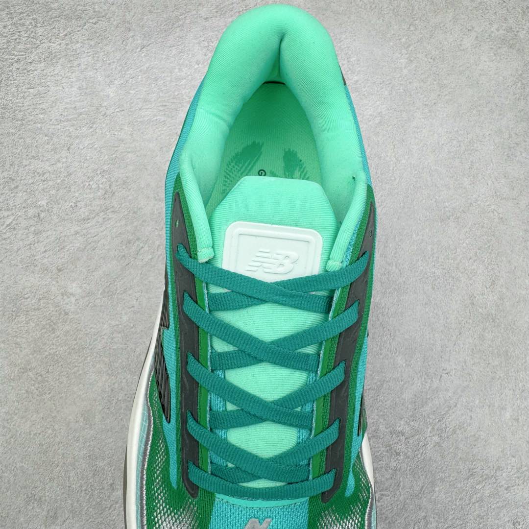 图片[5]-New Balance Fresh Foam X NB1080V5 新百伦系列低帮轻量化厚底健身休闲运动慢跑鞋 近赏｜无论是日常慢跑，还是City Walk，它都可轻松应对提起今年最流行的事情，想必在你所在的城市来一段City Walk，是很多潮男潮女都会做的吧。当时间来到十月，一年中最舒服的时光，无论是慢跑也好，还是City Walk，今天推荐的这双鞋，都可以轻松应对。那就是可以带给你久违的松弛感、治愈你柔软的需要的New Balance Fresh Foam X1080v15。作为New Balance经典跑鞋系列，1080系列可以说凝聚了品牌历来前沿科技与制造匠心。今年的v13版本可谓再度革新。在舒适体验、运动性能以及造型风格三个维度上做到了有机交融。舒适体验一直是1080跑鞋系列带给我们最大的直观感受，加上本就带有严肃跑鞋基因，在今年全新材料配方的Fresh FoamX中底泡棉上则有了不一样的缓震性能，重新定义“踩屎感”。可再生柔软针织鞋面使用可追溯的Repreve再生鞋面材料，柔软透气的鞋面提供绵密的贴合与包裹感，轻量分区橡胶大底分区外底橡胶采用新材料，改进纹路设计，增加前掌外底硬度，提升滚动反馈和传动效率。尺码：40 40.5 41.5 42 42.5 43 44 45-选品中心