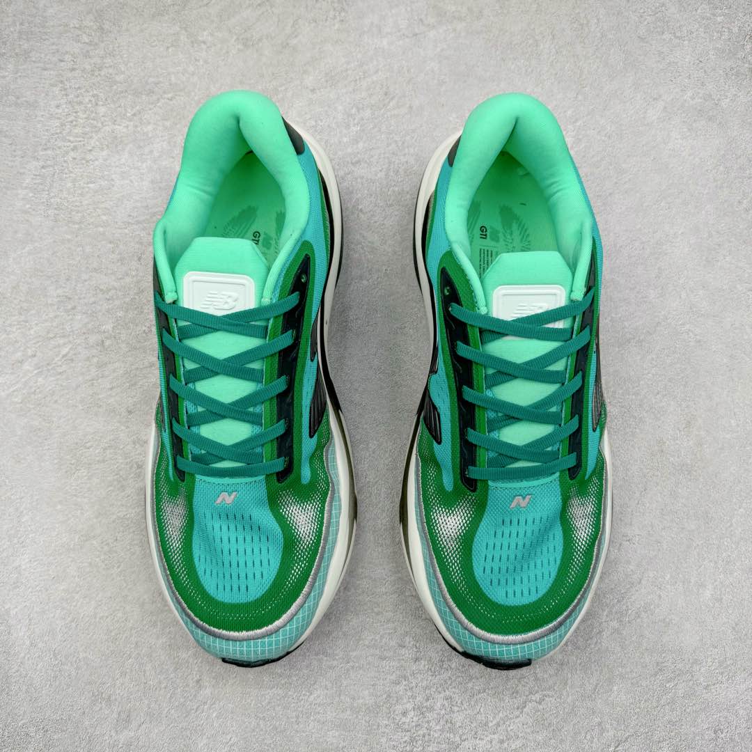 图片[2]-New Balance Fresh Foam X NB1080V5 新百伦系列低帮轻量化厚底健身休闲运动慢跑鞋 近赏｜无论是日常慢跑，还是City Walk，它都可轻松应对提起今年最流行的事情，想必在你所在的城市来一段City Walk，是很多潮男潮女都会做的吧。当时间来到十月，一年中最舒服的时光，无论是慢跑也好，还是City Walk，今天推荐的这双鞋，都可以轻松应对。那就是可以带给你久违的松弛感、治愈你柔软的需要的New Balance Fresh Foam X1080v15。作为New Balance经典跑鞋系列，1080系列可以说凝聚了品牌历来前沿科技与制造匠心。今年的v13版本可谓再度革新。在舒适体验、运动性能以及造型风格三个维度上做到了有机交融。舒适体验一直是1080跑鞋系列带给我们最大的直观感受，加上本就带有严肃跑鞋基因，在今年全新材料配方的Fresh FoamX中底泡棉上则有了不一样的缓震性能，重新定义“踩屎感”。可再生柔软针织鞋面使用可追溯的Repreve再生鞋面材料，柔软透气的鞋面提供绵密的贴合与包裹感，轻量分区橡胶大底分区外底橡胶采用新材料，改进纹路设计，增加前掌外底硬度，提升滚动反馈和传动效率。尺码：40 40.5 41.5 42 42.5 43 44 45-选品中心