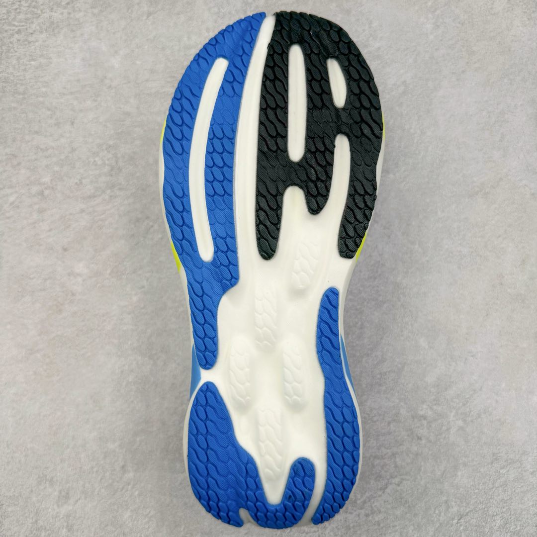 图片[9]-New Balance Fresh Foam X NB1080V5 新百伦系列低帮轻量化厚底健身休闲运动慢跑鞋 近赏｜无论是日常慢跑，还是City Walk，它都可轻松应对提起今年最流行的事情，想必在你所在的城市来一段City Walk，是很多潮男潮女都会做的吧。当时间来到十月，一年中最舒服的时光，无论是慢跑也好，还是City Walk，今天推荐的这双鞋，都可以轻松应对。那就是可以带给你久违的松弛感、治愈你柔软的需要的New Balance Fresh Foam X1080v15。作为New Balance经典跑鞋系列，1080系列可以说凝聚了品牌历来前沿科技与制造匠心。今年的v13版本可谓再度革新。在舒适体验、运动性能以及造型风格三个维度上做到了有机交融。舒适体验一直是1080跑鞋系列带给我们最大的直观感受，加上本就带有严肃跑鞋基因，在今年全新材料配方的Fresh FoamX中底泡棉上则有了不一样的缓震性能，重新定义“踩屎感”。可再生柔软针织鞋面使用可追溯的Repreve再生鞋面材料，柔软透气的鞋面提供绵密的贴合与包裹感，轻量分区橡胶大底分区外底橡胶采用新材料，改进纹路设计，增加前掌外底硬度，提升滚动反馈和传动效率。尺码：40 40.5 41.5 42 42.5 43 44 45-选品中心