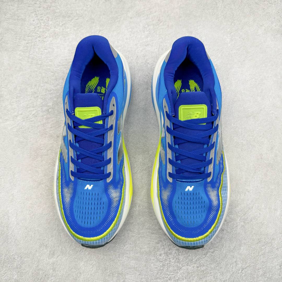 图片[2]-New Balance Fresh Foam X NB1080V5 新百伦系列低帮轻量化厚底健身休闲运动慢跑鞋 近赏｜无论是日常慢跑，还是City Walk，它都可轻松应对提起今年最流行的事情，想必在你所在的城市来一段City Walk，是很多潮男潮女都会做的吧。当时间来到十月，一年中最舒服的时光，无论是慢跑也好，还是City Walk，今天推荐的这双鞋，都可以轻松应对。那就是可以带给你久违的松弛感、治愈你柔软的需要的New Balance Fresh Foam X1080v15。作为New Balance经典跑鞋系列，1080系列可以说凝聚了品牌历来前沿科技与制造匠心。今年的v13版本可谓再度革新。在舒适体验、运动性能以及造型风格三个维度上做到了有机交融。舒适体验一直是1080跑鞋系列带给我们最大的直观感受，加上本就带有严肃跑鞋基因，在今年全新材料配方的Fresh FoamX中底泡棉上则有了不一样的缓震性能，重新定义“踩屎感”。可再生柔软针织鞋面使用可追溯的Repreve再生鞋面材料，柔软透气的鞋面提供绵密的贴合与包裹感，轻量分区橡胶大底分区外底橡胶采用新材料，改进纹路设计，增加前掌外底硬度，提升滚动反馈和传动效率。尺码：40 40.5 41.5 42 42.5 43 44 45-选品中心