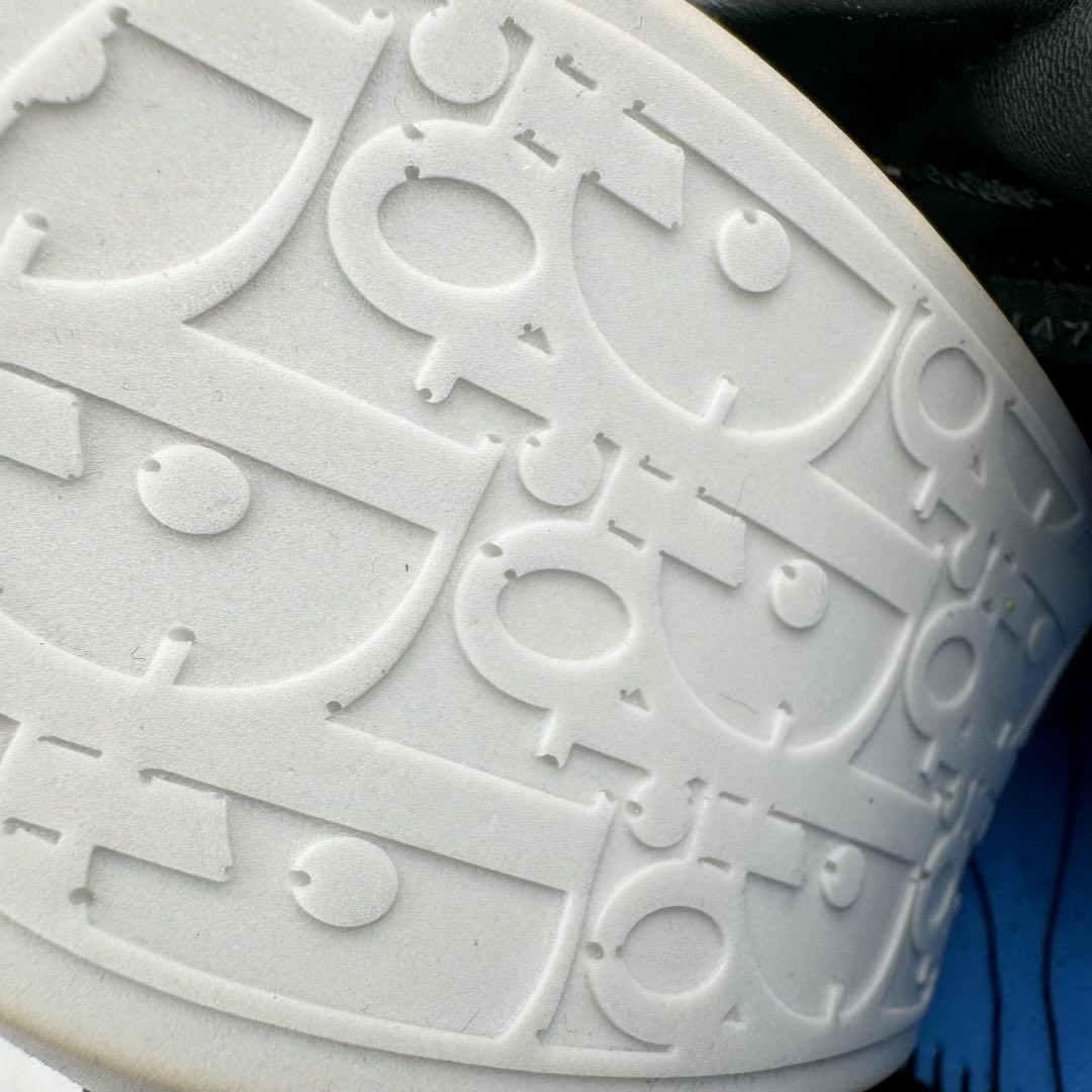 图片[12]-＃纯原 Dior B33 迪奥印花系带时尚运动板鞋网球鞋 全套原厂新版原纸板楦头开发 原厂特供皮料加持 原档数据大底 高频字母排版细节 还原 Zp 高端零售特供批次 2023秋季新品 彰显非凡的精湛工艺 重新诠释经典的网球鞋 时尚的廓形突显厚实感 采用全新的拉绒马海毛针织面料 突显柔软触感与富有层次感的流行色彩 搭配棕色绒面革镶片提升格调 别具一格的加垫鞋舌点缀以压花效果Dior标志 后侧点缀以Dior 30Avenue Montaigne标志 可为各式休闲造型增添时尚气质 尺码：40 41 42 43 44 45 46-选品中心