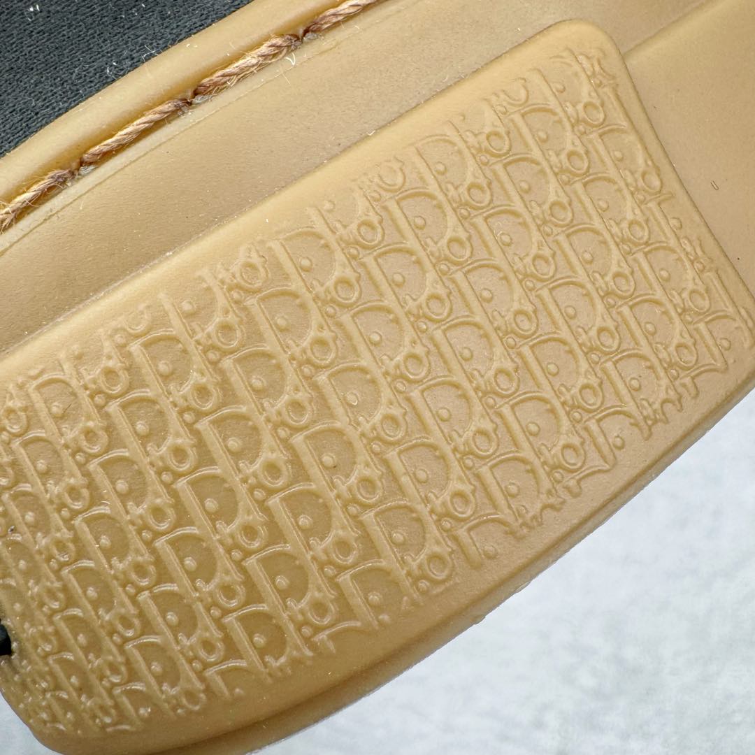 图片[20]-＃纯原 Dior B33 迪奥印花系带时尚运动板鞋网球鞋 全套原厂新版原纸板楦头开发 原厂特供皮料加持 原档数据大底 高频字母排版细节 还原 Zp 高端零售特供批次 2023秋季新品 彰显非凡的精湛工艺 重新诠释经典的网球鞋 时尚的廓形突显厚实感 采用全新的拉绒马海毛针织面料 突显柔软触感与富有层次感的流行色彩 搭配棕色绒面革镶片提升格调 别具一格的加垫鞋舌点缀以压花效果Dior标志 后侧点缀以Dior 30Avenue Montaigne标志 可为各式休闲造型增添时尚气质 尺码：40 41 42 43 44 45 46-选品中心