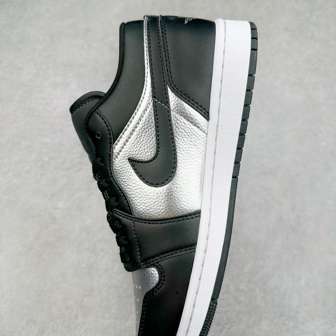 图片[7]-＃K版 Air Jordan AJ1 Low 低帮 黑银 DA5551-001 全新流水线出品 DT版本唯一平替选择 市场第二梯队最强版 全部原鞋开发 原楦原纸板开发 全鞋电脑针车 原厂内置全掌气垫 原盒内在原标 唯一Zp原版鞋带绑法 免检产品 全新2022版型 全头层皮料 完美零毛边处理 原厂配置全掌气垫 价格定位良心 几十个配色陆续出货 尺码：36 36.5 37.5 38 38.5 39 40 40.5 41 42 42.5 43 44 44.5 45 46 47.5-选品中心