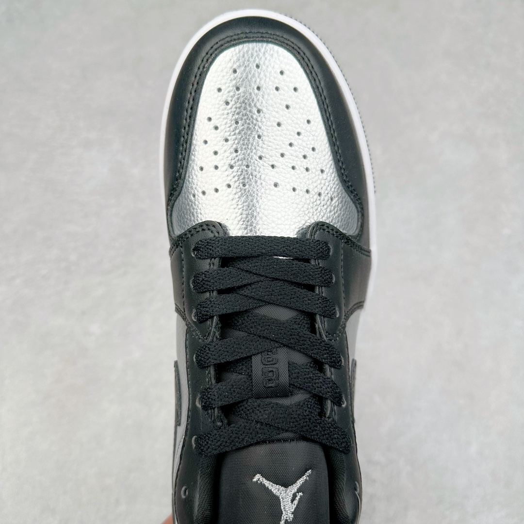 图片[4]-＃K版 Air Jordan AJ1 Low 低帮 黑银 DA5551-001 全新流水线出品 DT版本唯一平替选择 市场第二梯队最强版 全部原鞋开发 原楦原纸板开发 全鞋电脑针车 原厂内置全掌气垫 原盒内在原标 唯一Zp原版鞋带绑法 免检产品 全新2022版型 全头层皮料 完美零毛边处理 原厂配置全掌气垫 价格定位良心 几十个配色陆续出货 尺码：36 36.5 37.5 38 38.5 39 40 40.5 41 42 42.5 43 44 44.5 45 46 47.5-选品中心