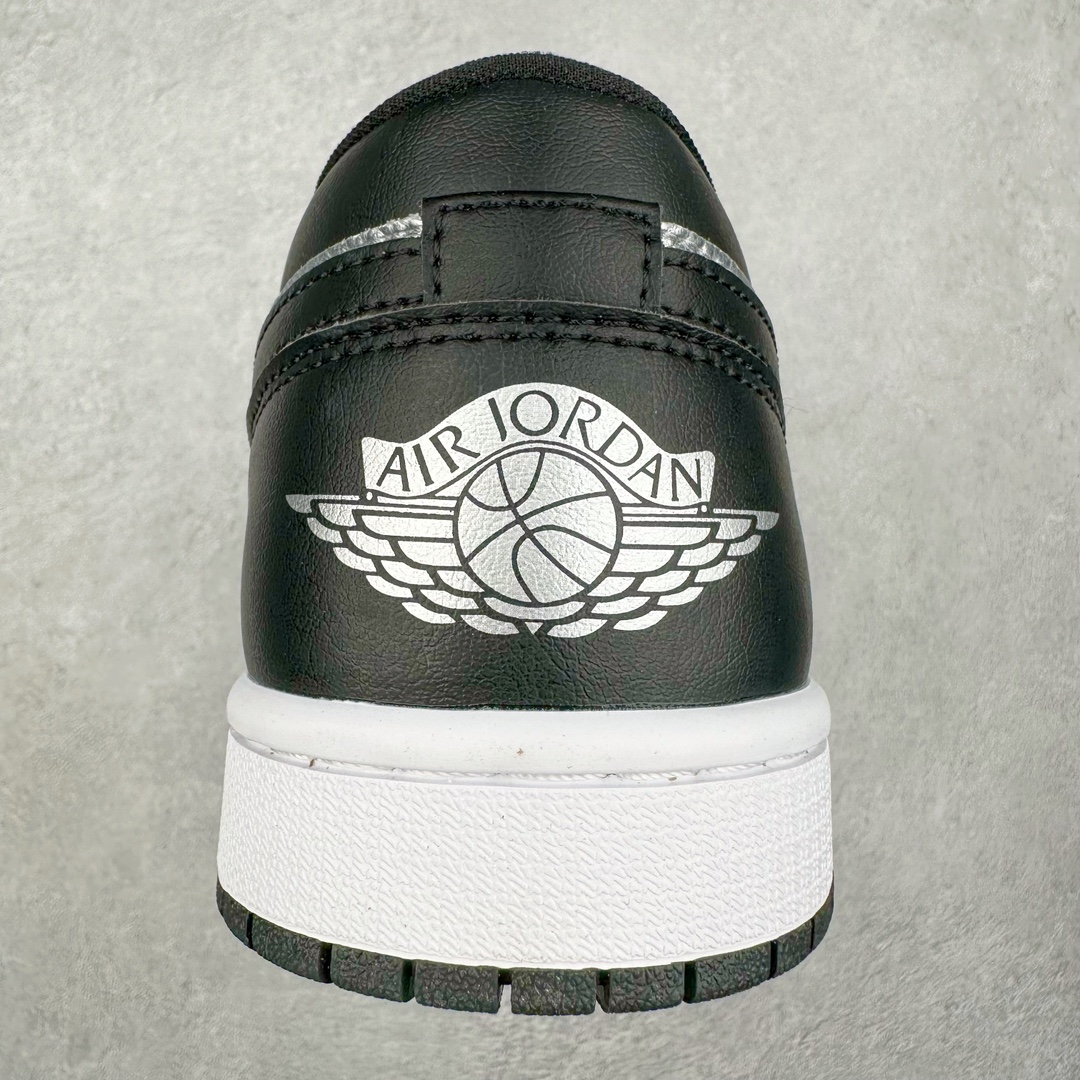 图片[8]-＃K版 Air Jordan AJ1 Low 低帮 黑银 DA5551-001 全新流水线出品 DT版本唯一平替选择 市场第二梯队最强版 全部原鞋开发 原楦原纸板开发 全鞋电脑针车 原厂内置全掌气垫 原盒内在原标 唯一Zp原版鞋带绑法 免检产品 全新2022版型 全头层皮料 完美零毛边处理 原厂配置全掌气垫 价格定位良心 几十个配色陆续出货 尺码：36 36.5 37.5 38 38.5 39 40 40.5 41 42 42.5 43 44 44.5 45 46 47.5-选品中心