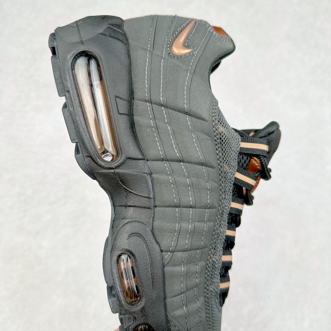 图片[6]-＃MX版 NK Air Max 95 复古减震气垫跑鞋 经典重温 HQ6457-001 外单专供大厂出品 品质稳定 一百余色 终端操作 鞋款设计灵感源于人体构造 中底设计基于人体的脊柱构造 是整体设计的核心 尼龙孔眼代表了肋骨 而分层式面板和网眼象征着肌肉纤维和肉体组织 Air Max 95采用了两个独立的吹塑成型的Air-Sole单元 并首次在前掌使用可视化气垫设计 Swoosh logo夜当作一个 点符号放在了鞋子的后帮位置 20年的发展让 AIR MAX 95有了不同的故事 20年后再度面向世人的时候 焕然一新的面貌 让人有了另外一种清新脱俗的感觉 尺码：39 40 40.5 41 42 42.5 43 44 44.5 45 46 47.5 48-选品中心