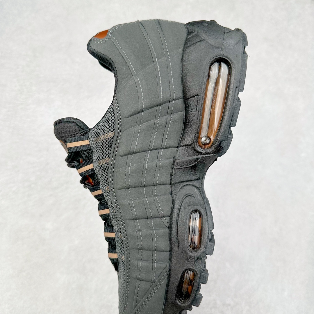 图片[7]-＃MX版 NK Air Max 95 复古减震气垫跑鞋 经典重温 HQ6457-001 外单专供大厂出品 品质稳定 一百余色 终端操作 鞋款设计灵感源于人体构造 中底设计基于人体的脊柱构造 是整体设计的核心 尼龙孔眼代表了肋骨 而分层式面板和网眼象征着肌肉纤维和肉体组织 Air Max 95采用了两个独立的吹塑成型的Air-Sole单元 并首次在前掌使用可视化气垫设计 Swoosh logo夜当作一个 点符号放在了鞋子的后帮位置 20年的发展让 AIR MAX 95有了不同的故事 20年后再度面向世人的时候 焕然一新的面貌 让人有了另外一种清新脱俗的感觉 尺码：39 40 40.5 41 42 42.5 43 44 44.5 45 46 47.5 48-选品中心